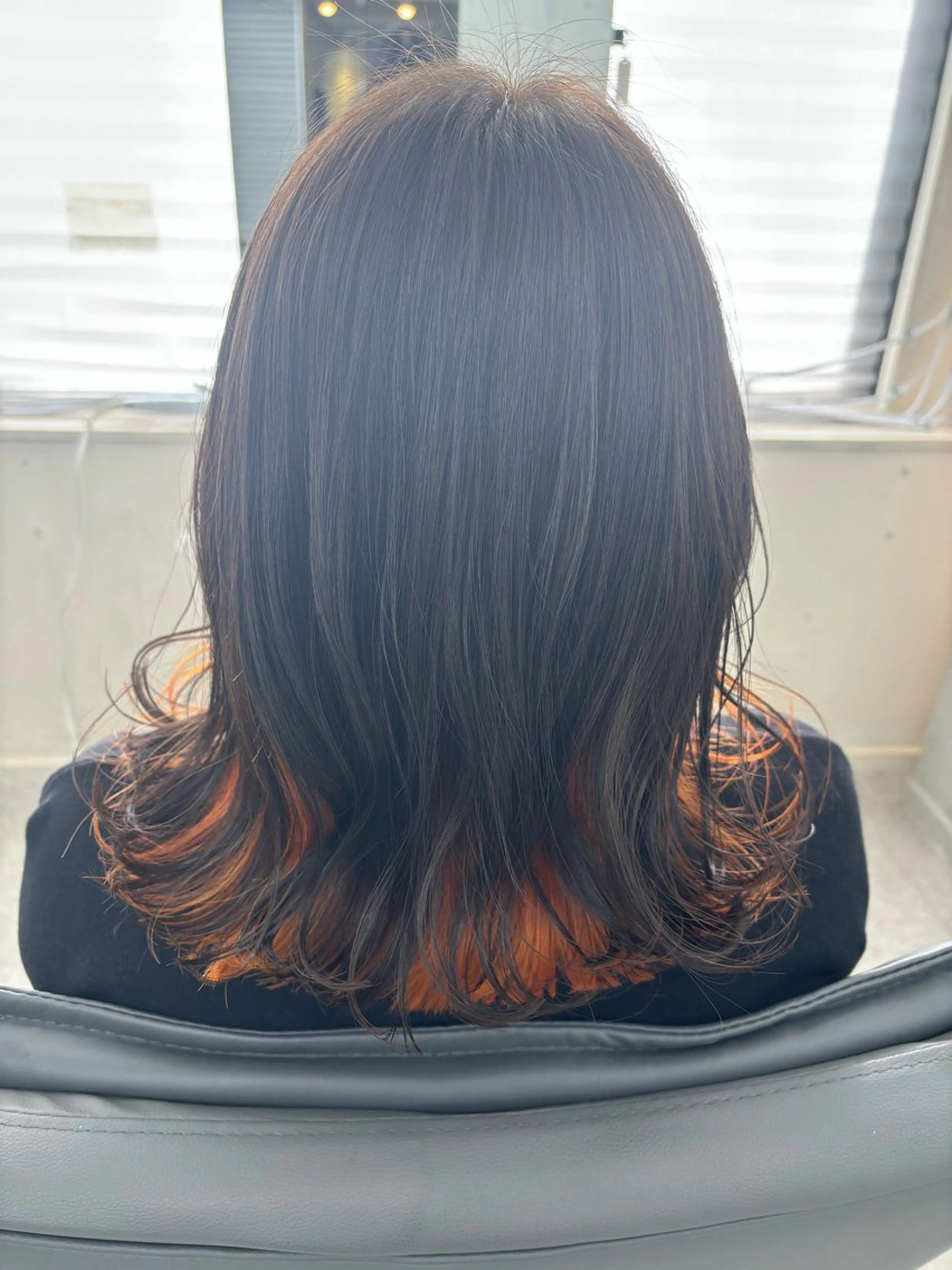 ミディアム カラー 腰越 麻奈のヘアスタイル