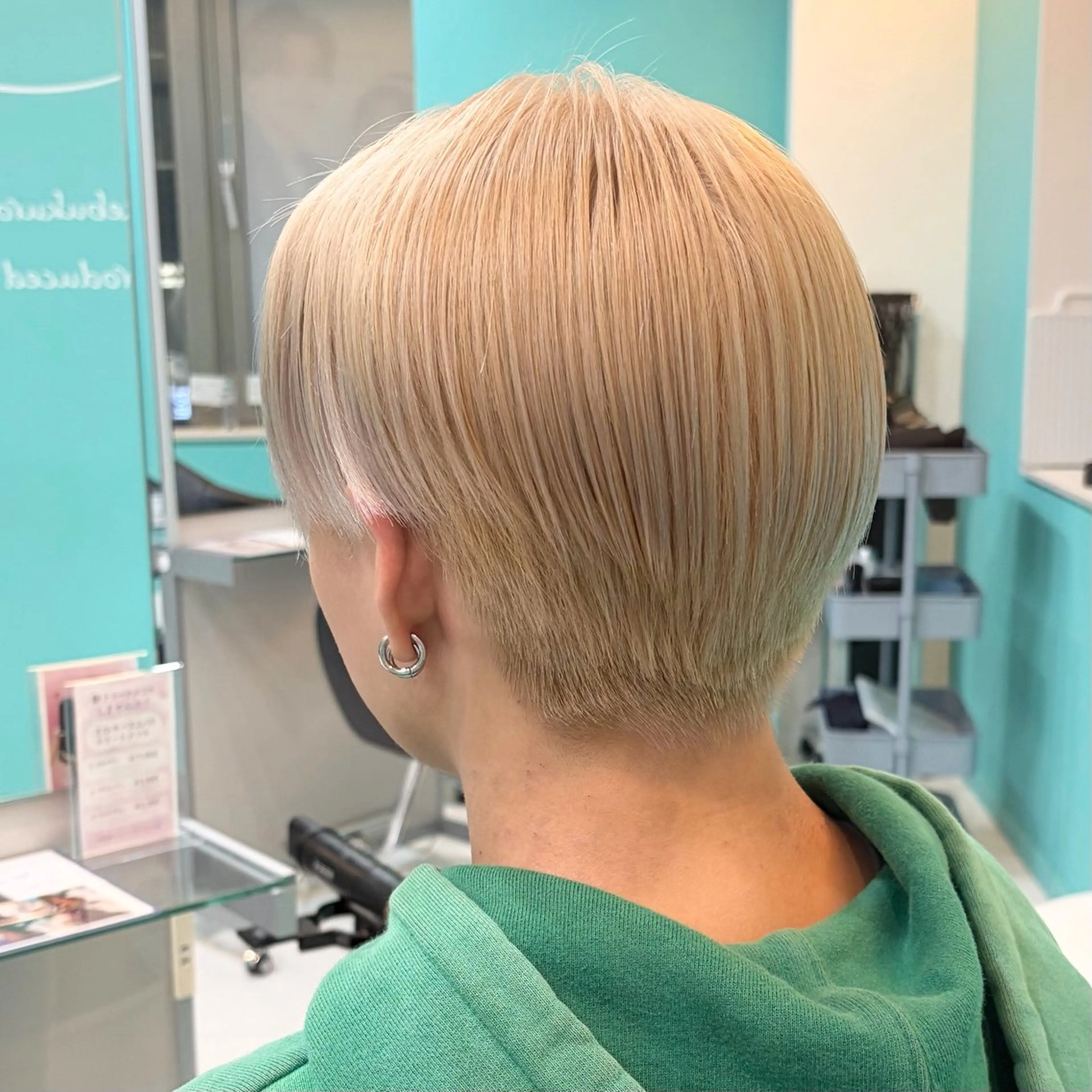 ショート カラー メンズ ベージュカラー ミルクティーベージュ カット デザインカラー/ ボブ/Natsukiのヘアスタイル