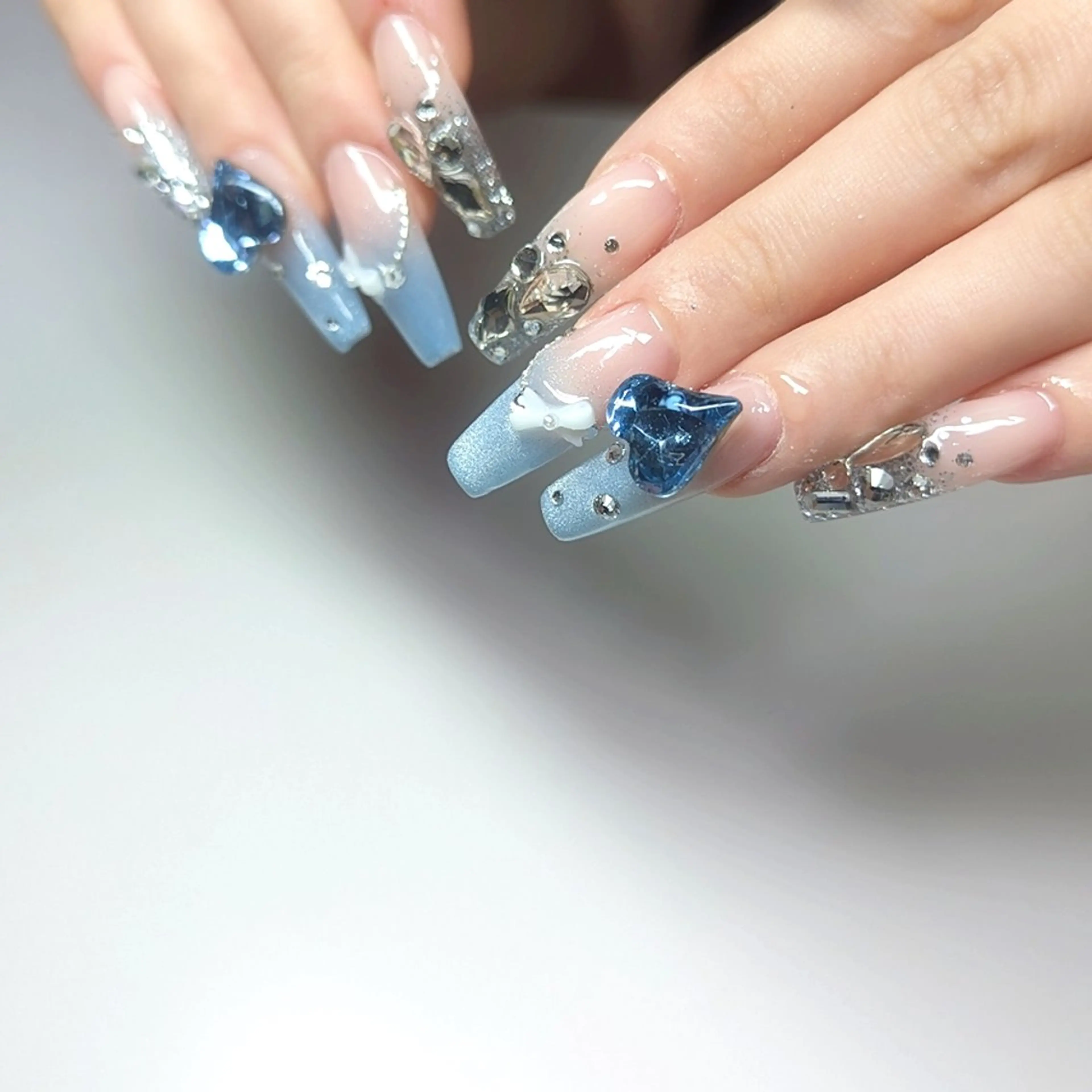 ネイル 水色 ハンドネイル クロキ 。のネイルデザイン