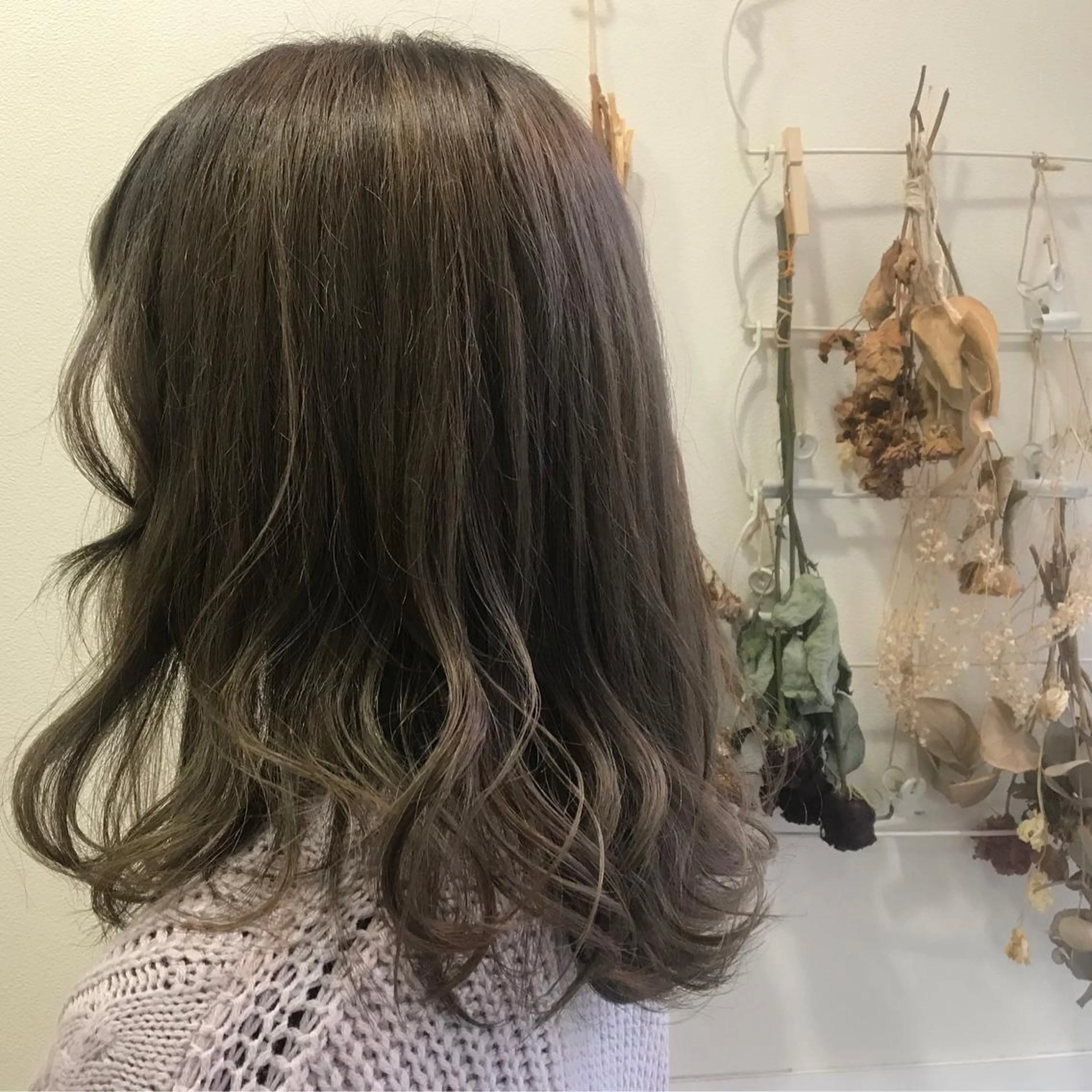 セミロング カラー ヘアアレンジ ヘアカラー トリートメント 馴染ませNo.1🧃 エクステ・アレンジのヘアスタイル