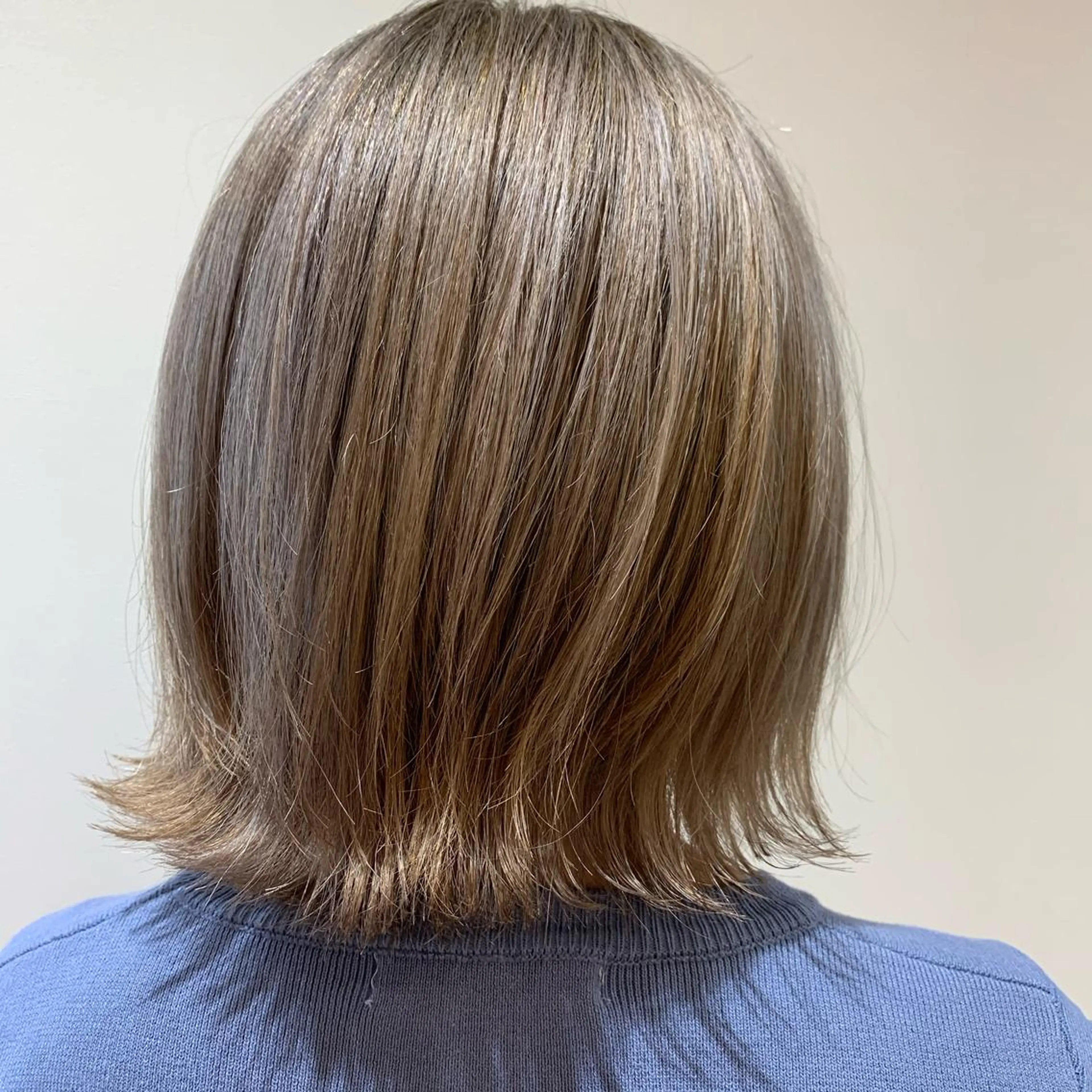 ショート 透明感カラー 金村真子のヘアスタイル