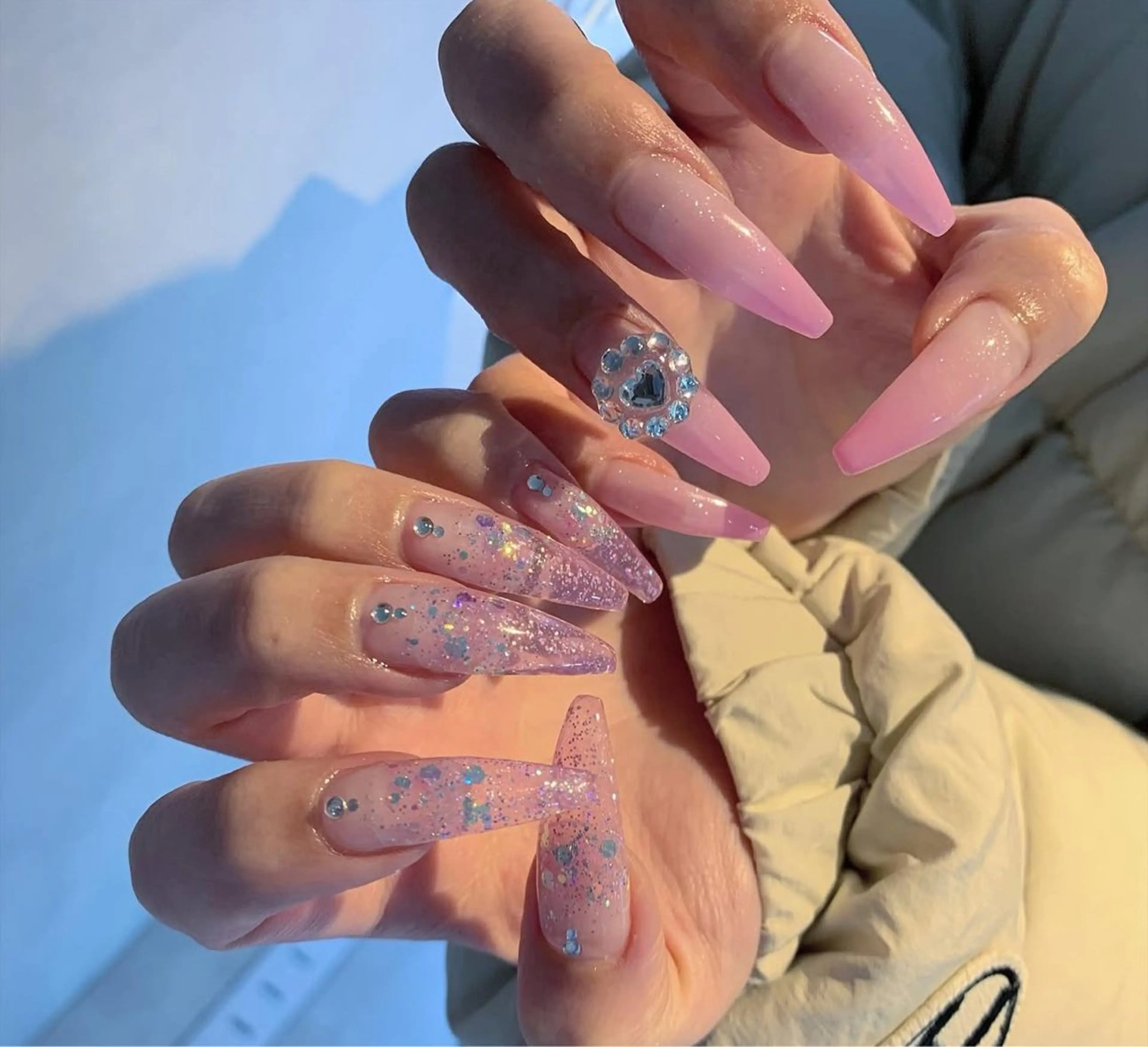 ネイル オーロラネイル フレンチネイル ジェルネイル ハロウィン キラキラネイル H.baby Nail Salonのネイルデザイン