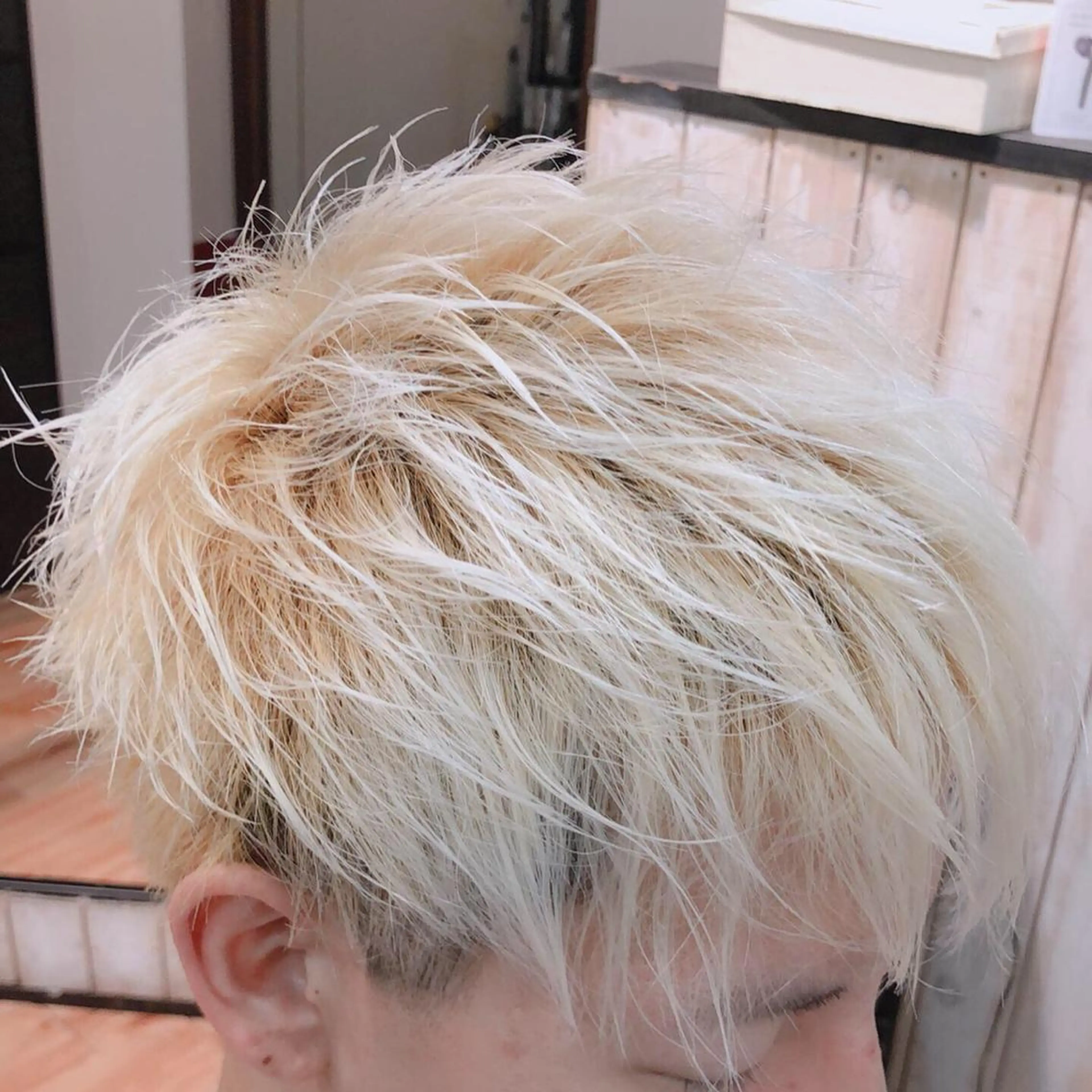 カラー メンズ メンズブリーチ ブリーチ taishi taishiのヘアスタイル