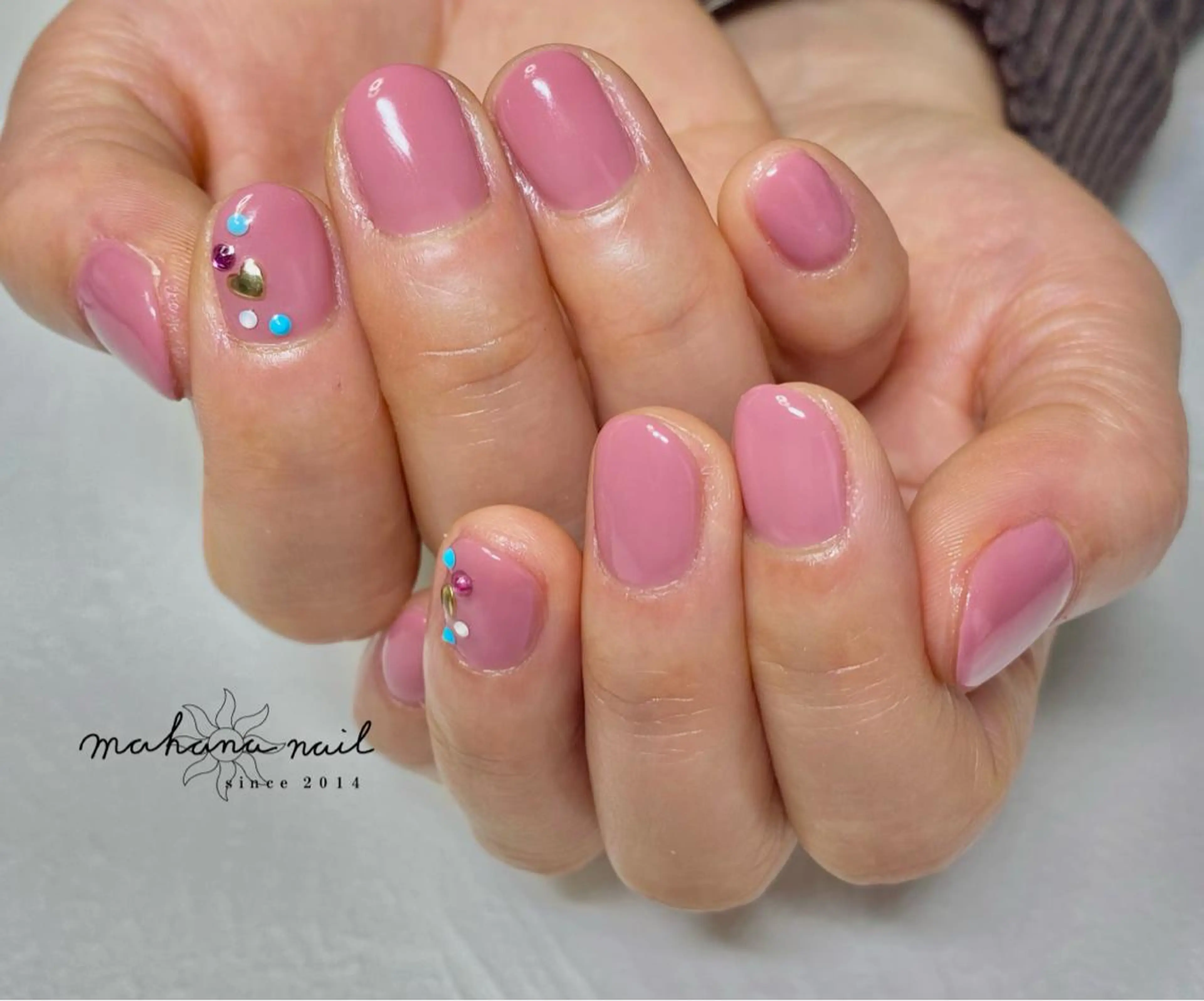 ネイル ワンカラーネイル ストーンネイル mahana nailのネイルデザイン