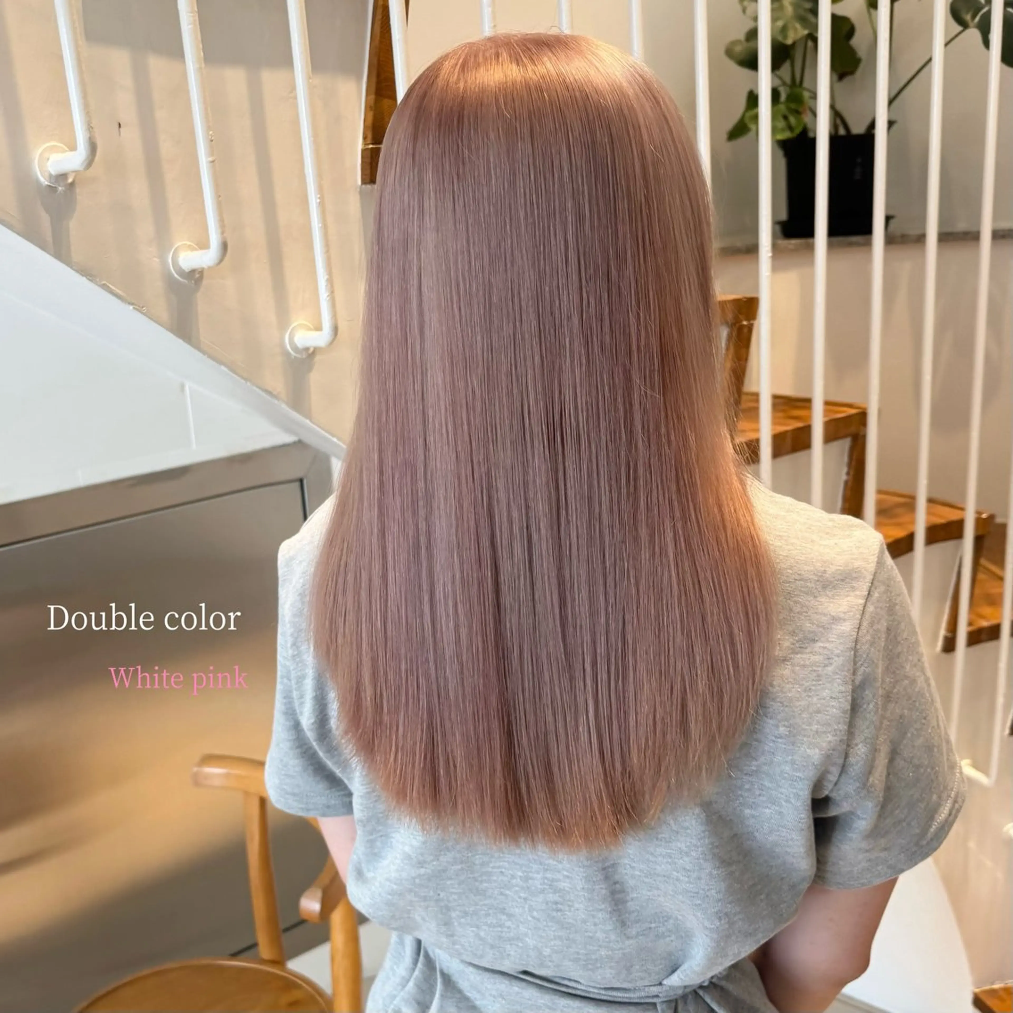 セミロング カラー ヘアアレンジ ブリーチ 透明感カラー デザインカラー ダブルカラー イヤリングカラー 透明感カラー｜セット 🩰SAKI𓂃୨୧のヘアスタイル