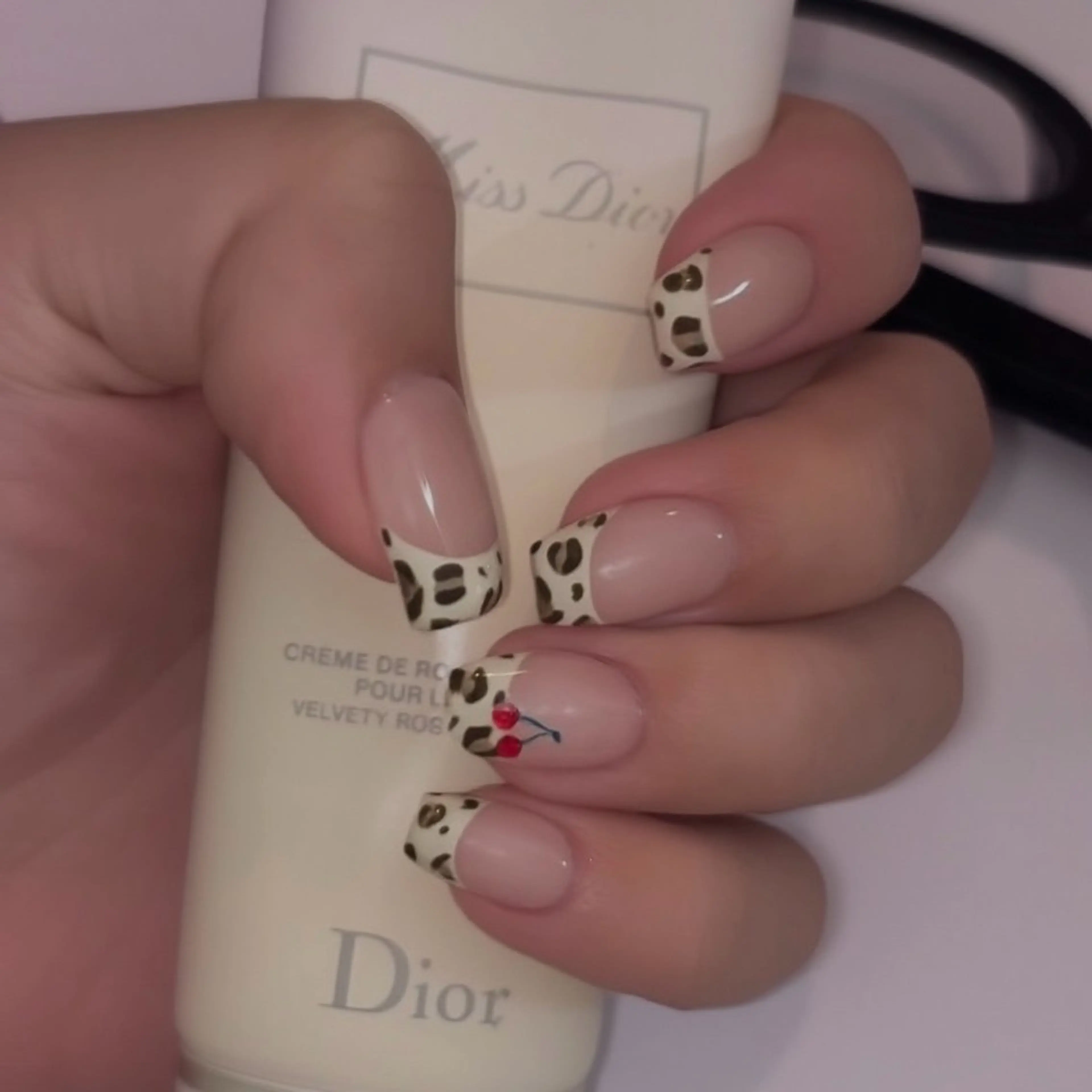 ネイル ハンドネイル ︎✧韓国/ワンホン myu︎✧のネイルデザイン