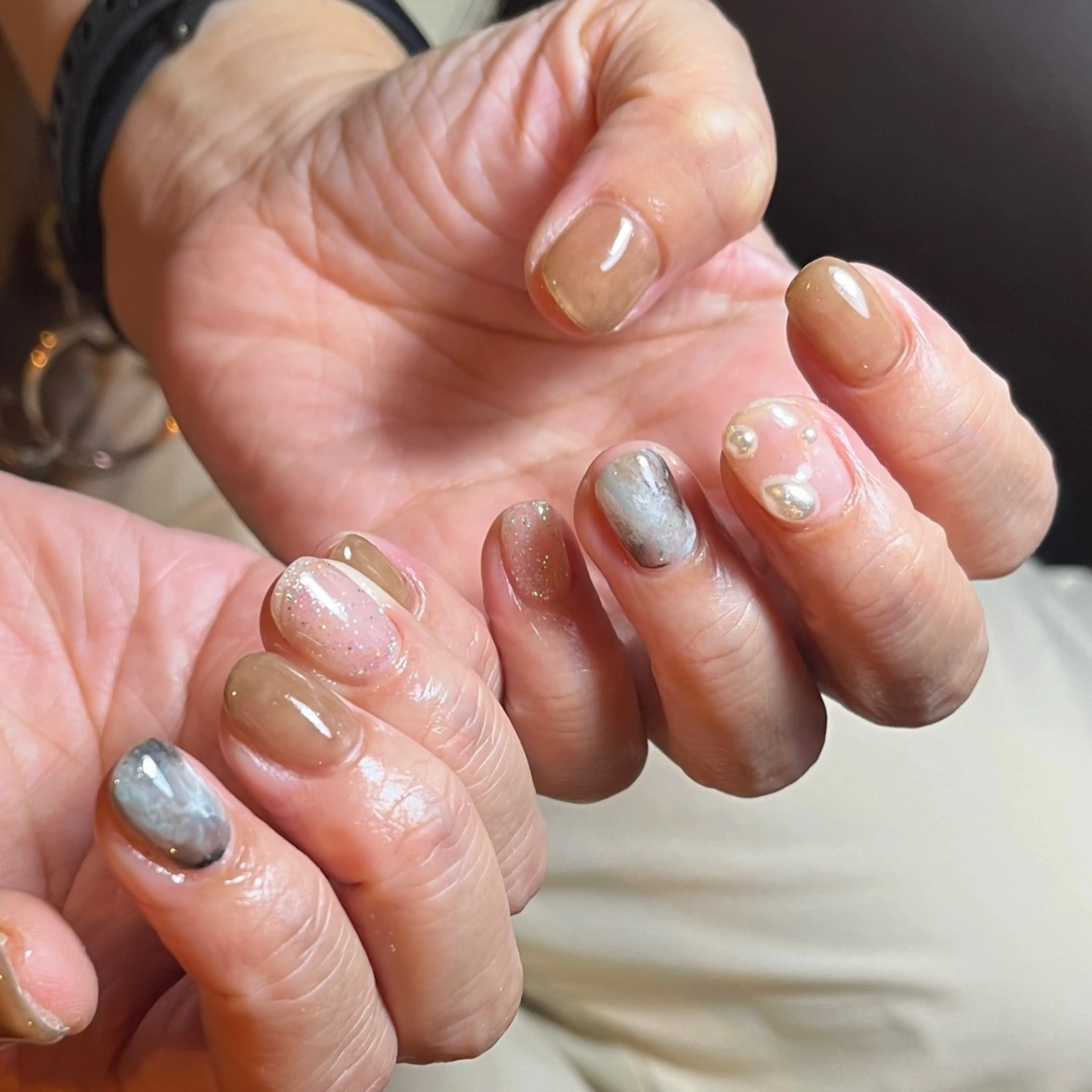 ネイル ブラウン ラメ(グリッター) フリーランス¨̮⃝ ネイリストOKADAのネイルデザイン