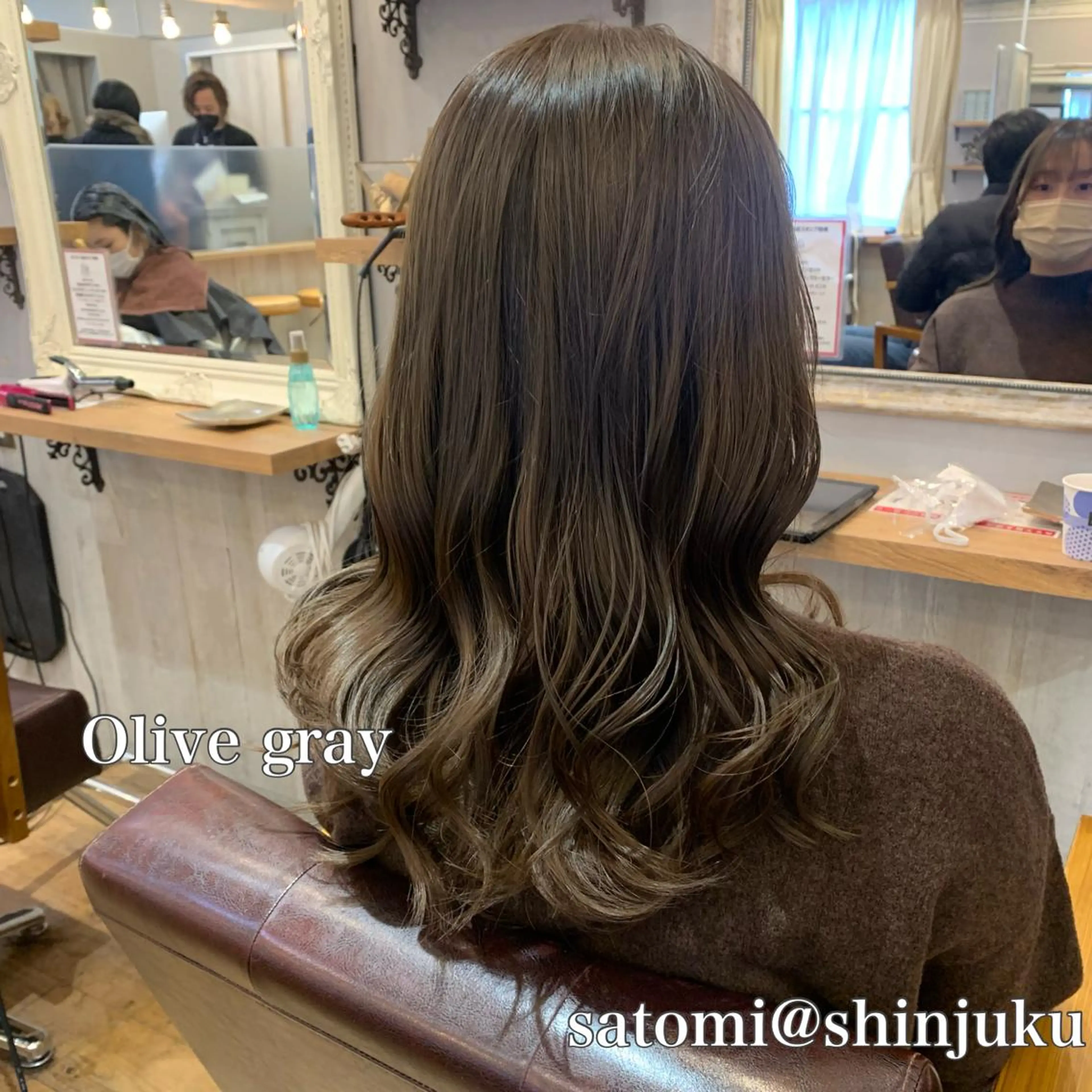 セミロング カラー グレージュ カーキグレージュ 淡色ふんわりhair 新宿satomiのヘアスタイル