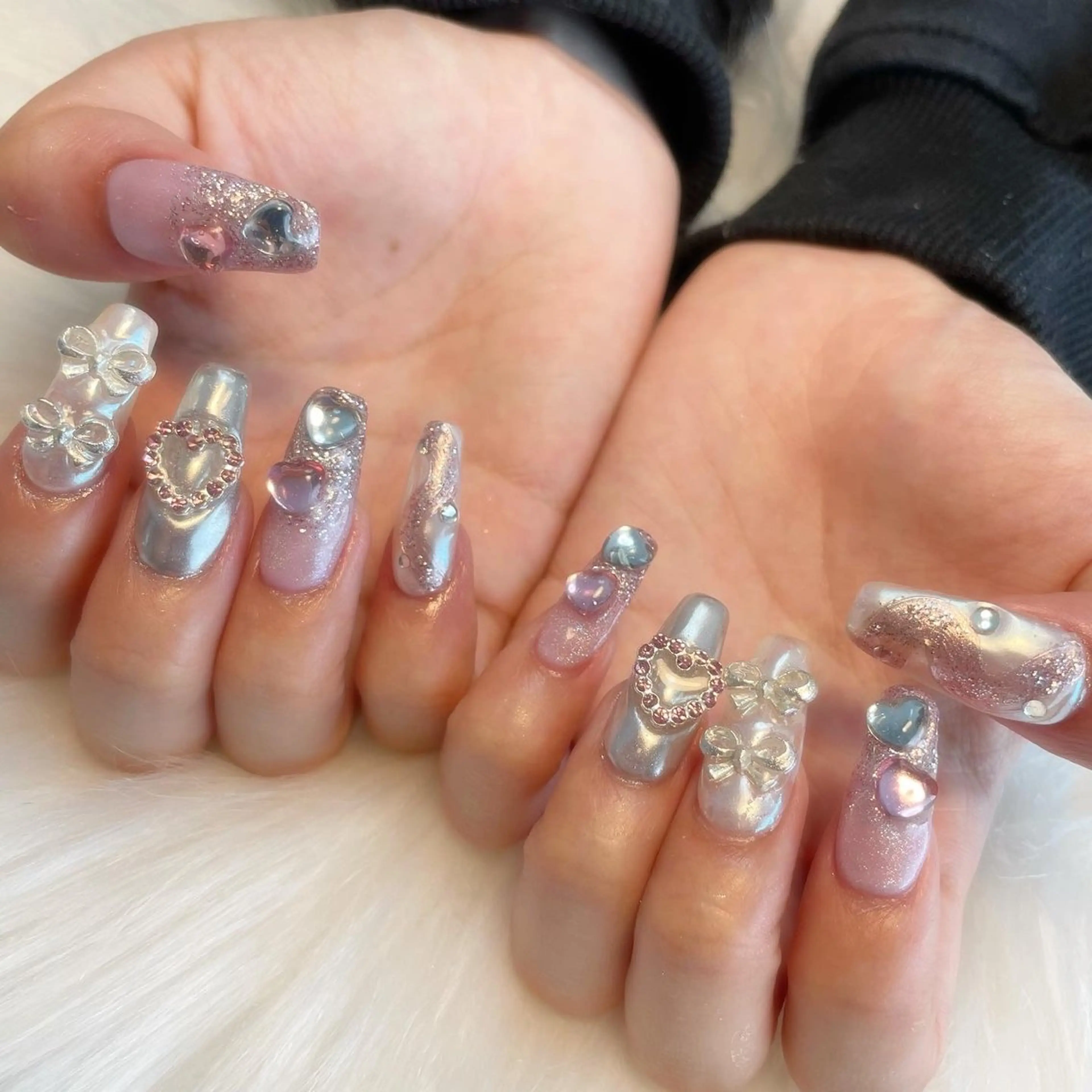 ネイル ハンドネイル ゴテゴテ💙ワンホン リオナのネイルデザイン