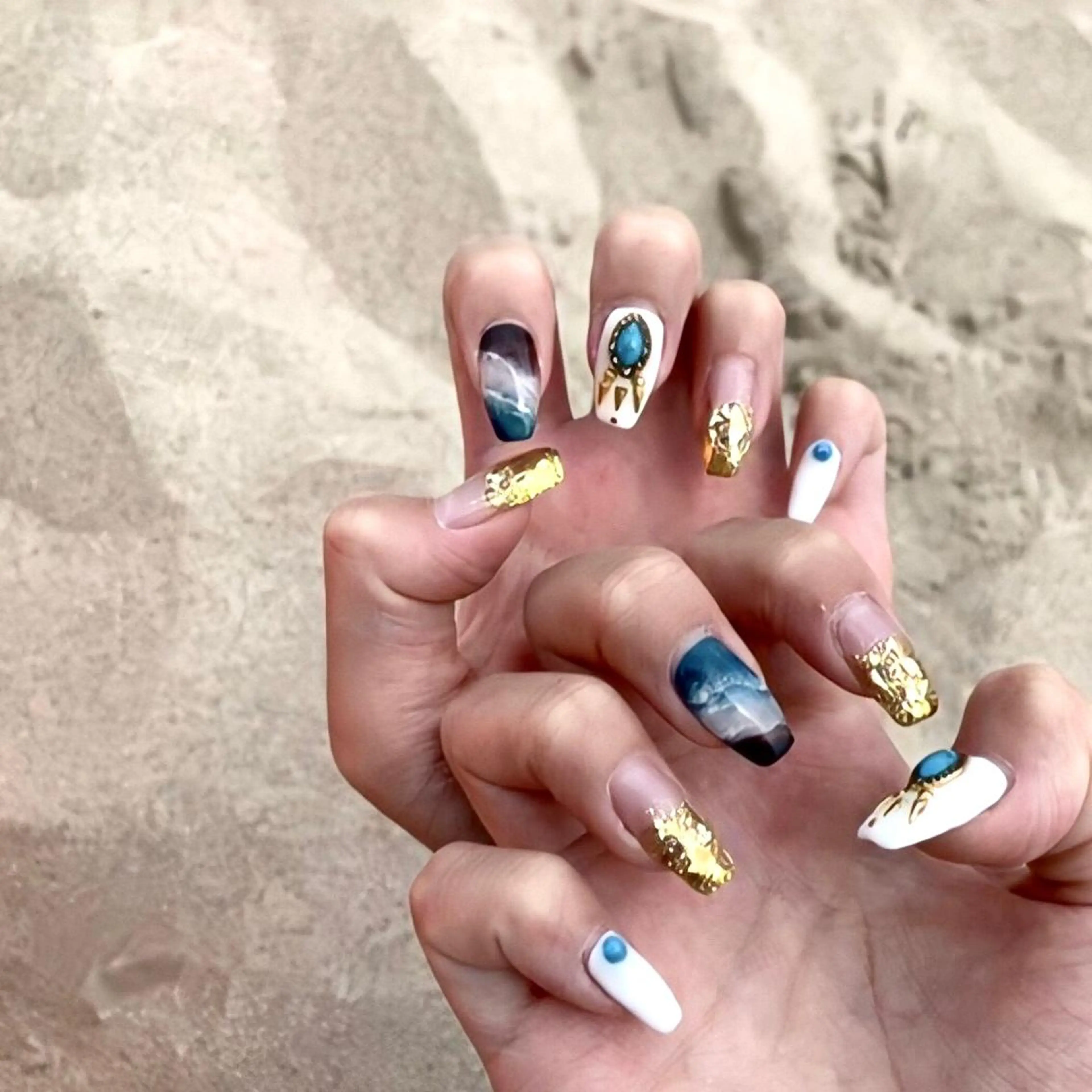 ネイル フットネイル フレンチネイル ジェルネイル ラメ(グリッター) ラメグラデーション 𝐍𝐄𝐎 𝐉𝐔𝐑𝐈のネイルデザイン