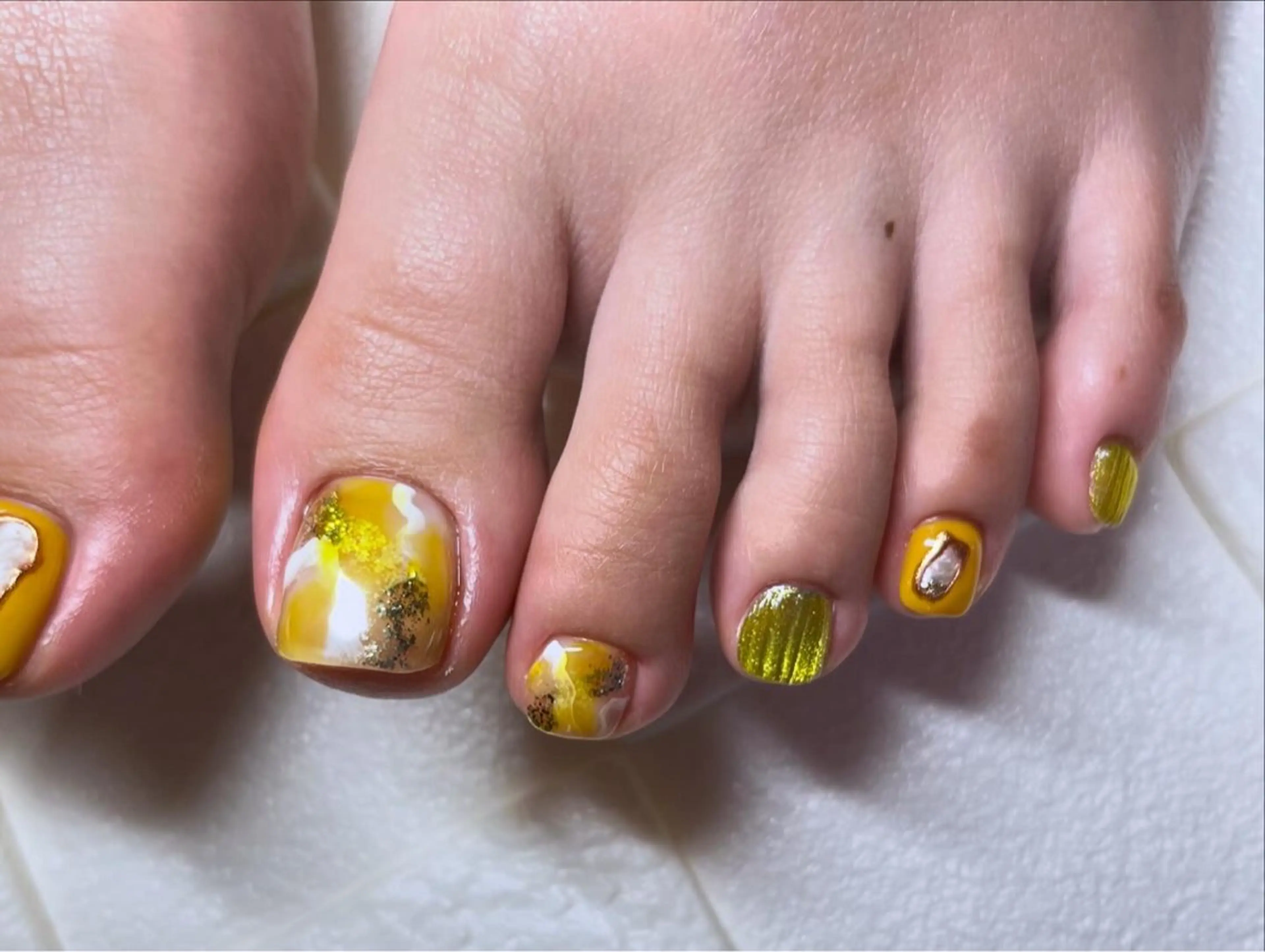 ネイル 黄色 フットネイル まり りぃ〜んのネイルデザイン