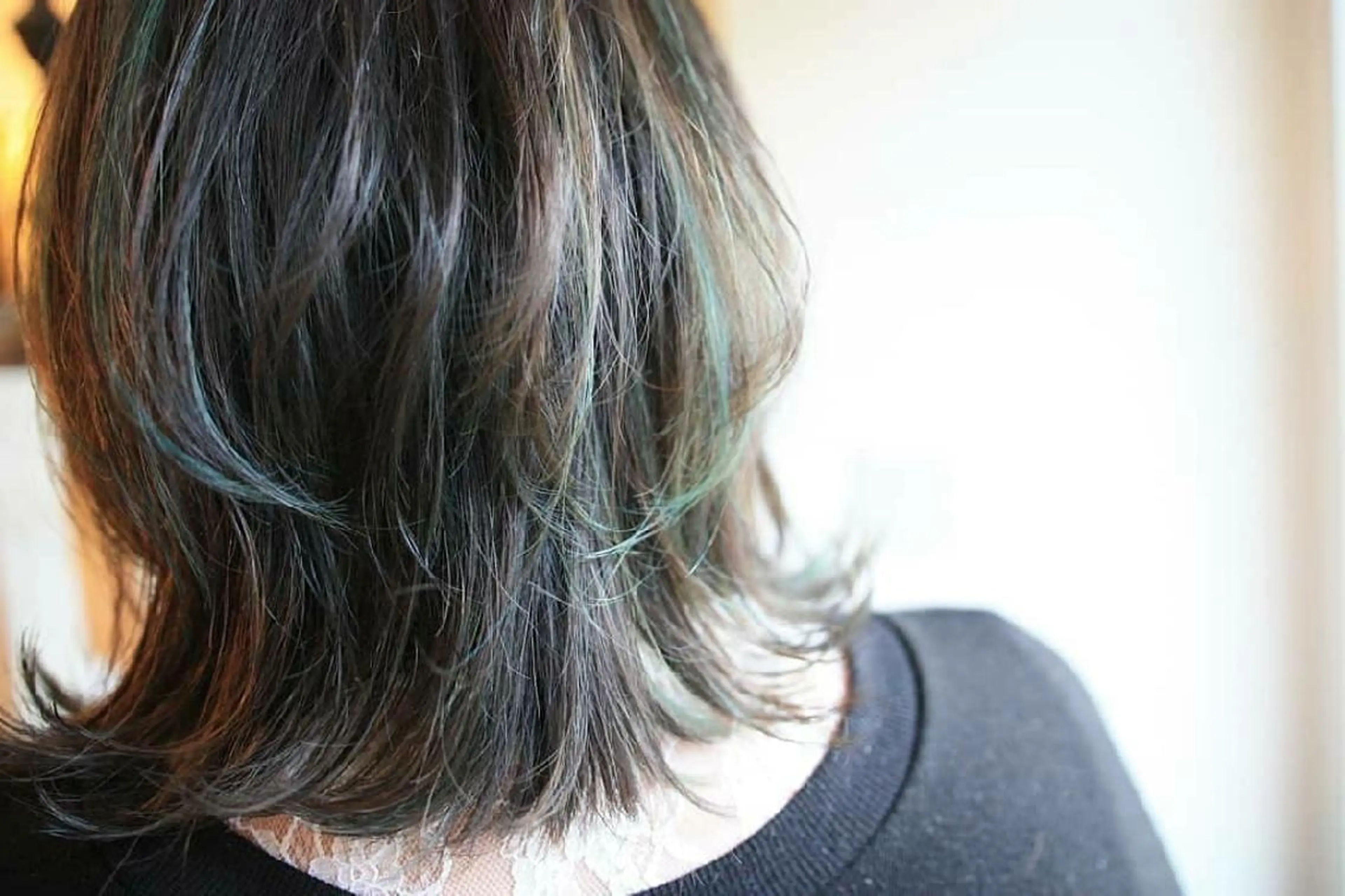 ミディアム カラー ハイライトカラー ハイライト ウルフカット 新生活応援★半額/ 25歳以下　“内間”のヘアスタイル