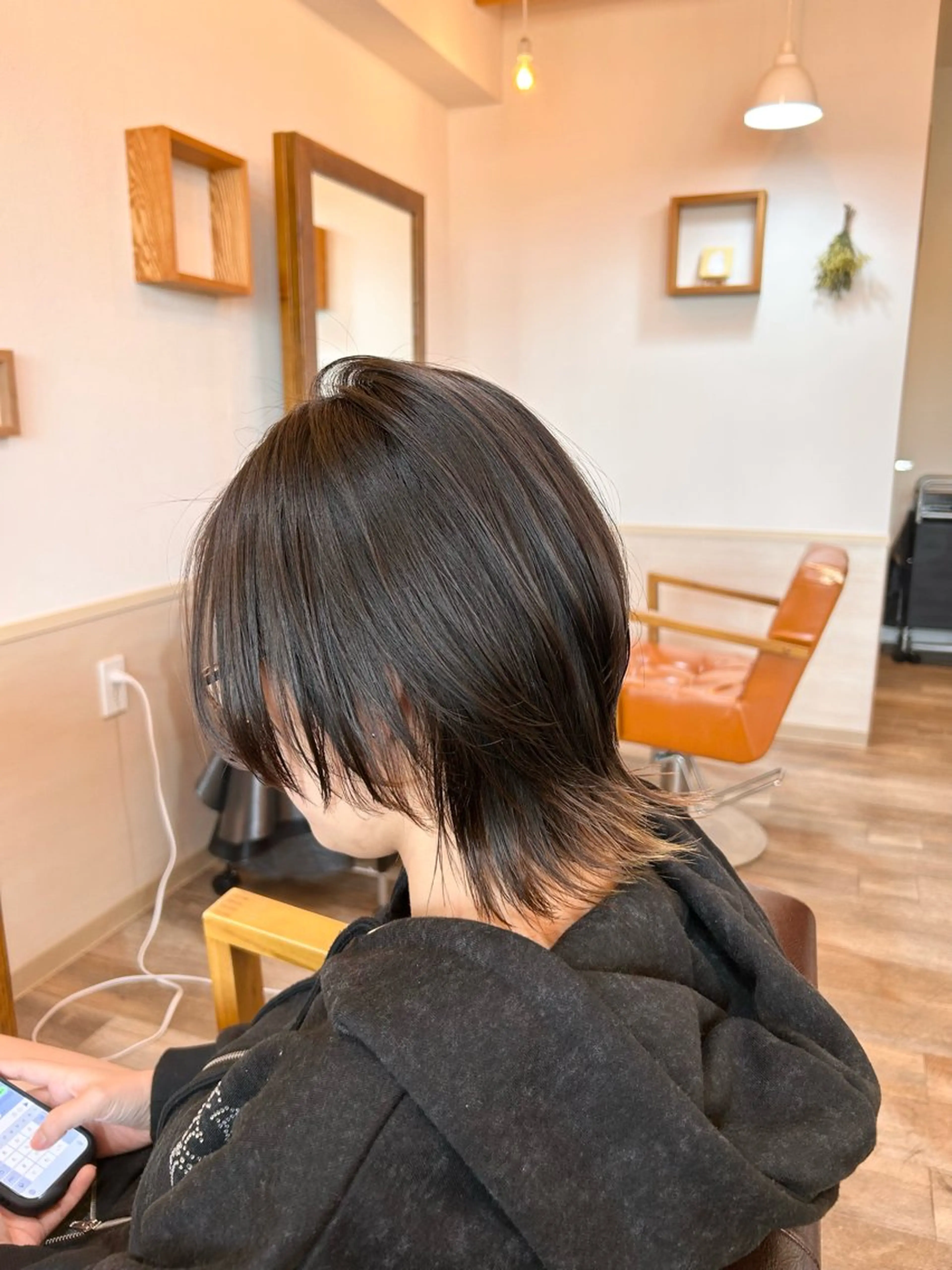 ミディアム くびれヘア レイヤーカット と とのヘアスタイル