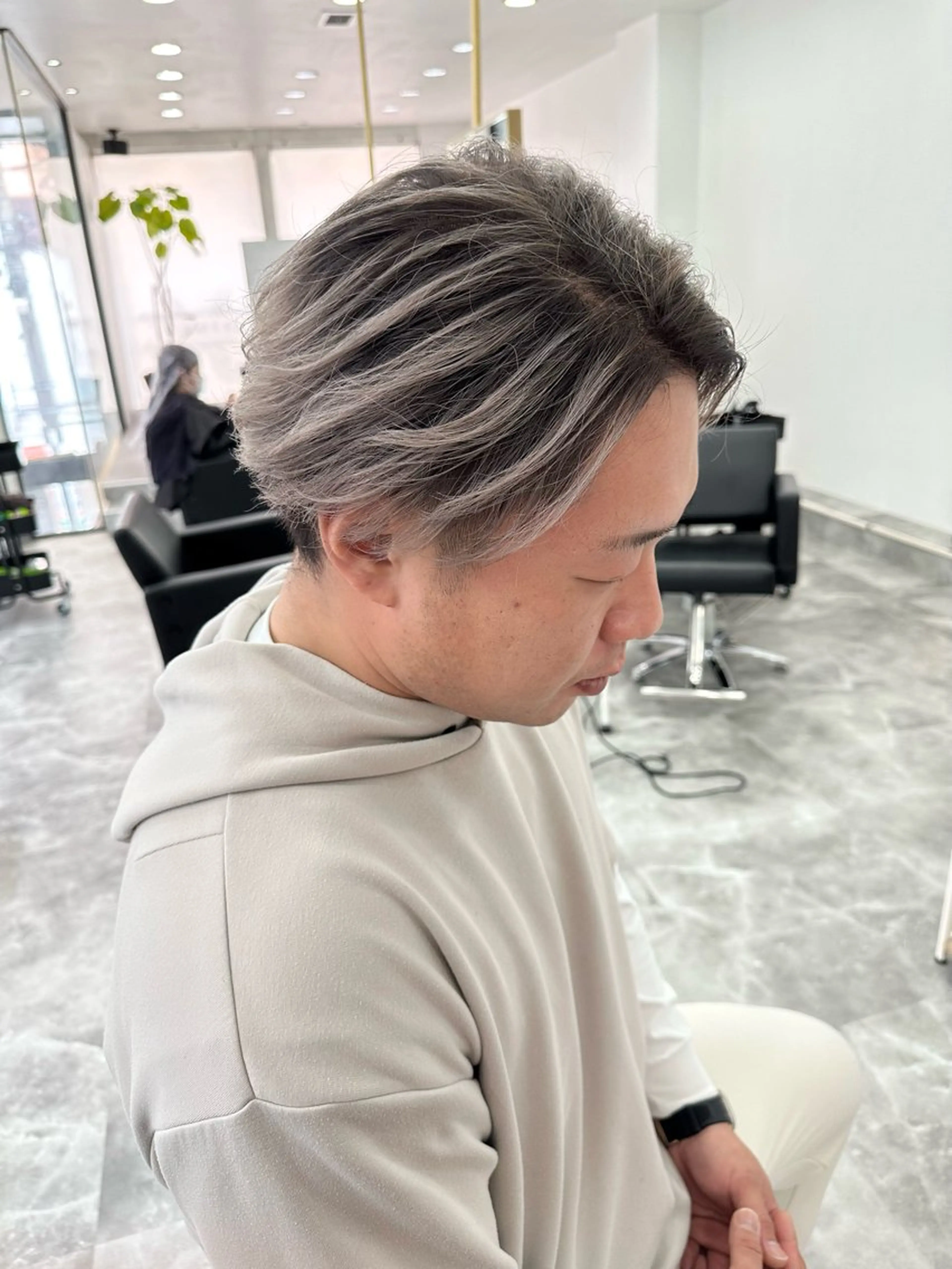 ショート カラー バレイヤージュ ブリーチ レイヤーカット ヘアカラー ROSEL末吉 海渡のヘアスタイル