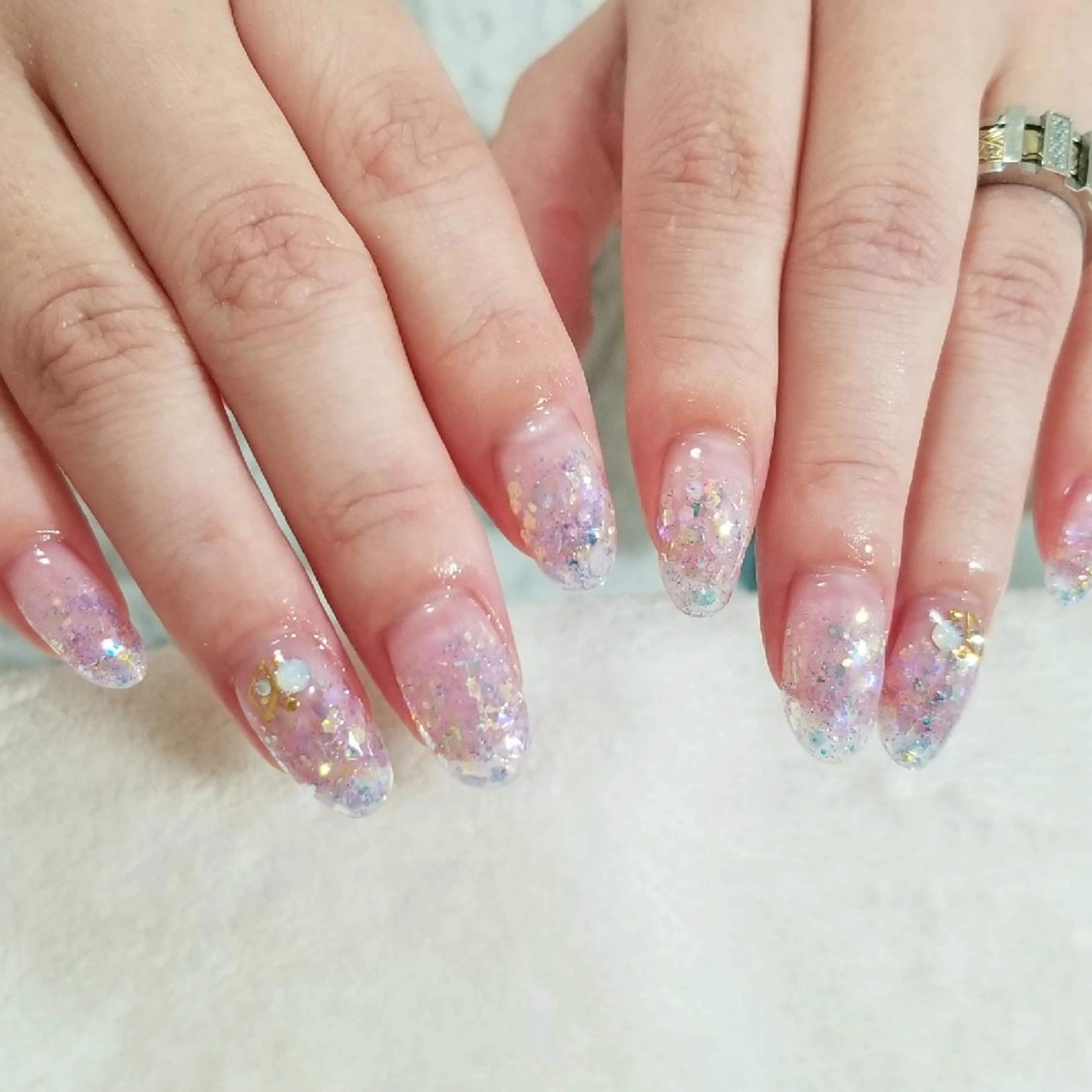 ネイル グラデーション キラキラネイル ラメ(グリッター) ラメグラデーション シンプルネイル trees_ nailのネイルデザイン