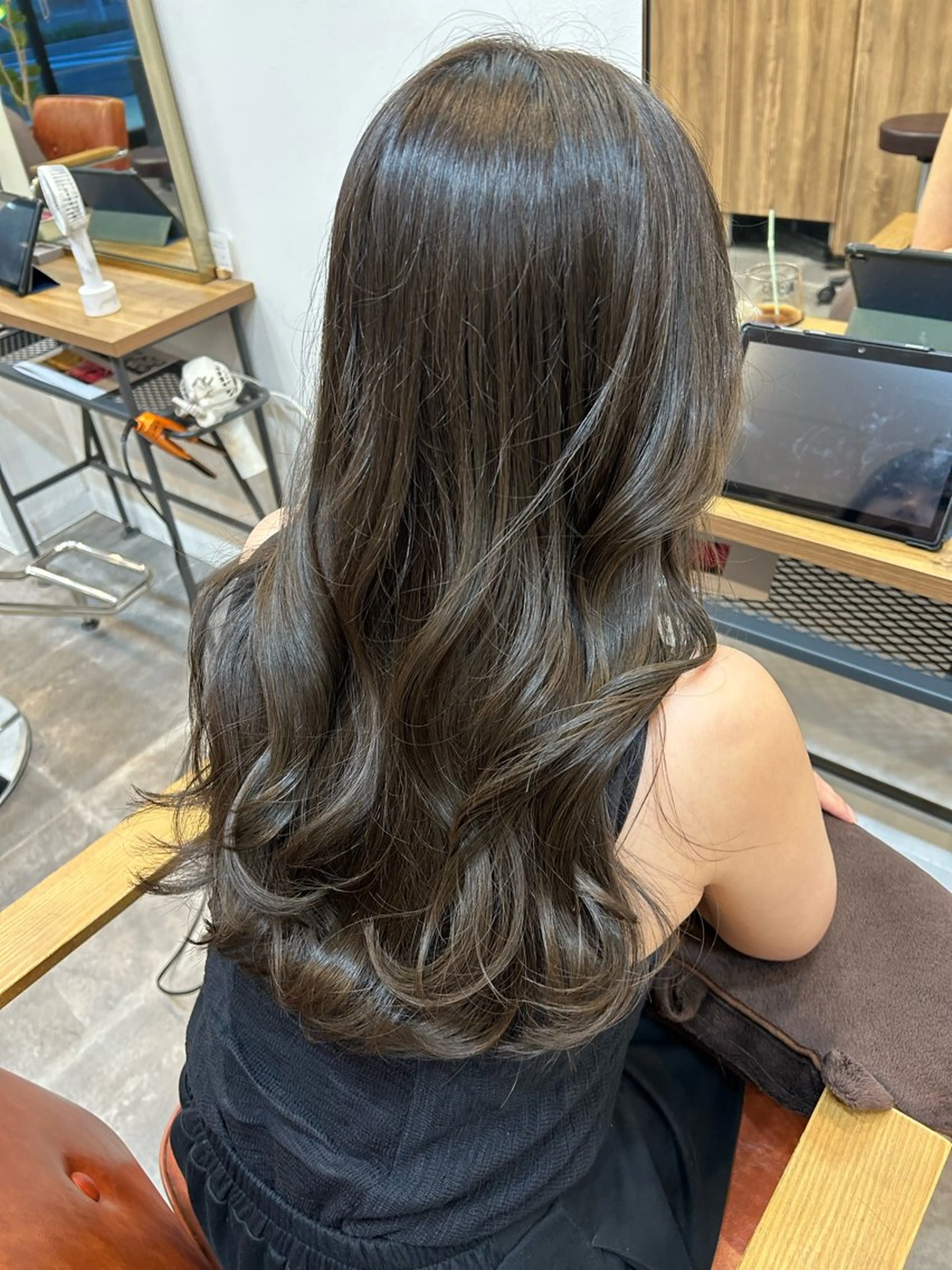 ロング 柏韓国ヘア 白石芽衣のヘアスタイル