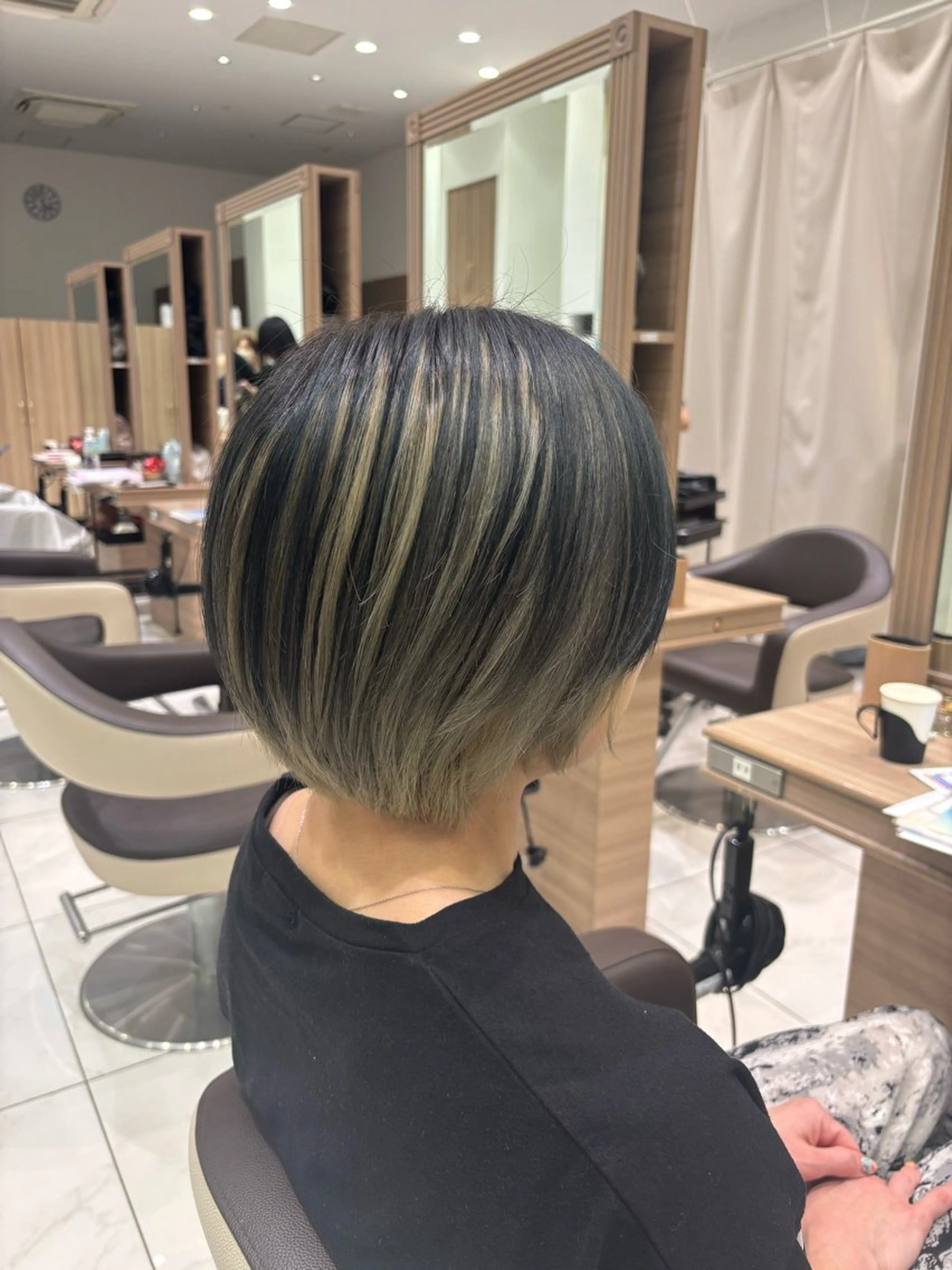 ショート カラー 鈴木かのん/縮毛矯正 /ミニモ限定クーポンのヘアスタイル