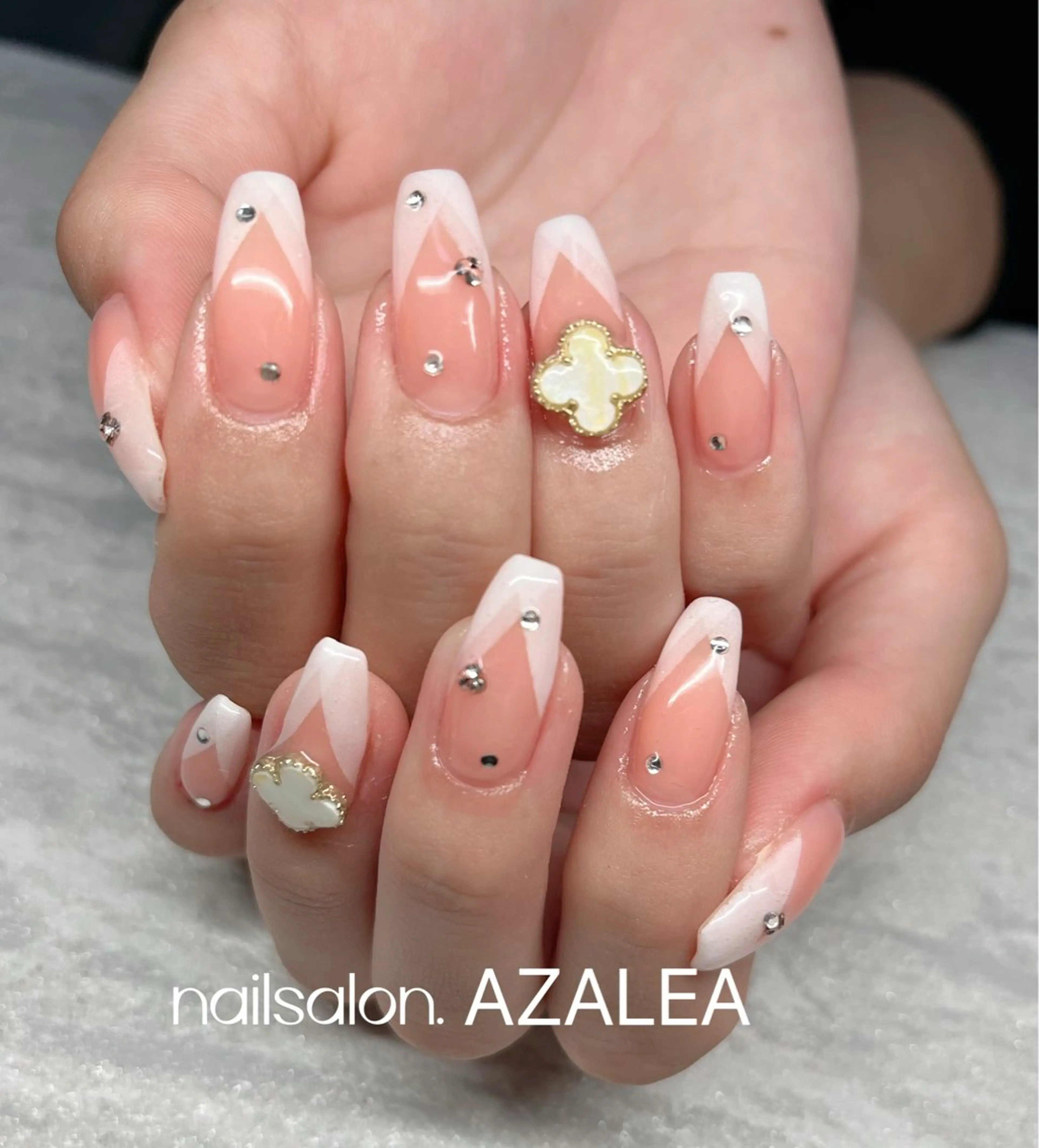 ネイル R inのネイルデザイン