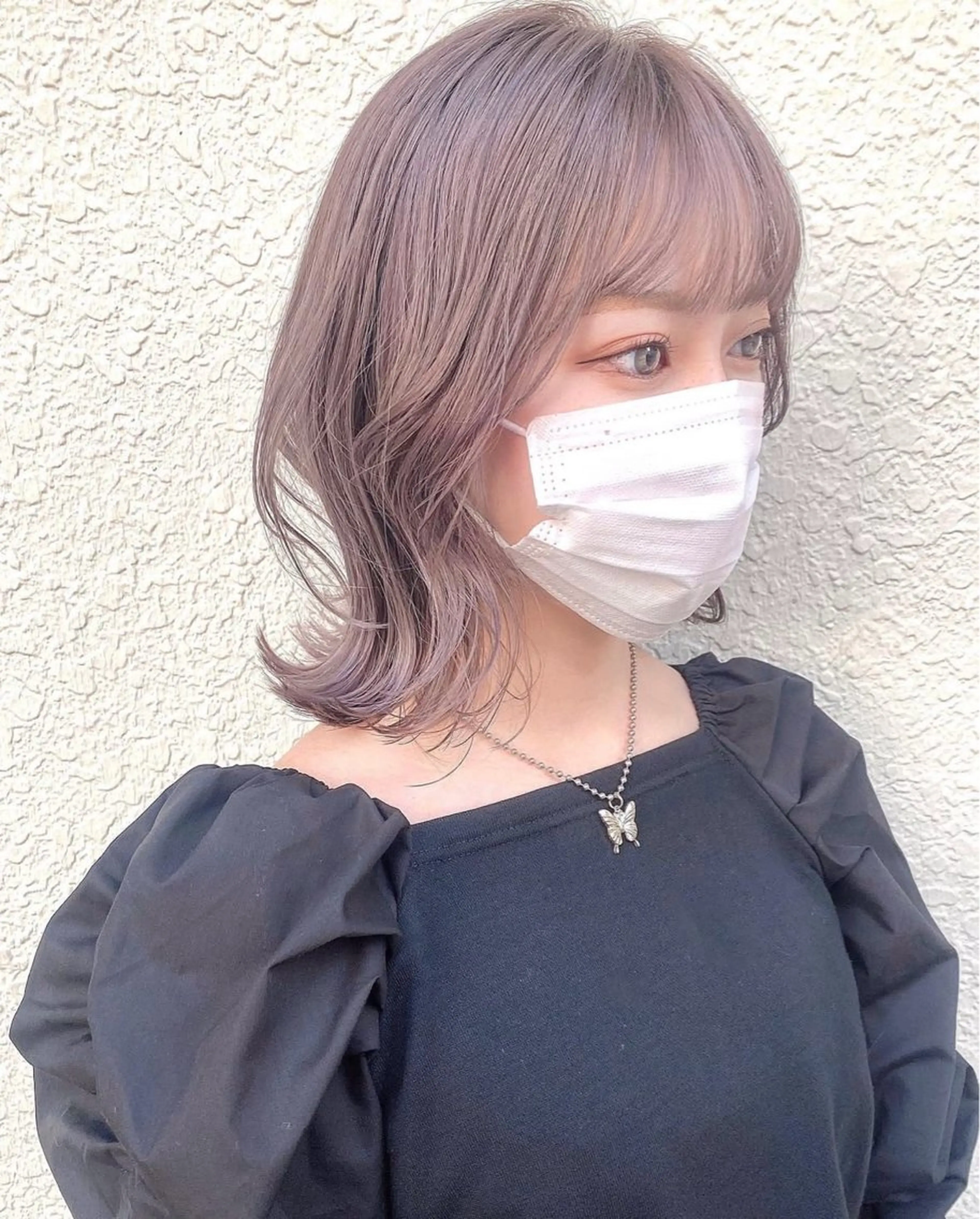 ミディアム カラー ベージュカラー ブリーチ ラベンダーカラー ラベンダーベージュ レイヤーカット ヘアカラー トリートメント 🖤顔まわり 盛れヘア⟡アズサ🖤のヘアスタイル