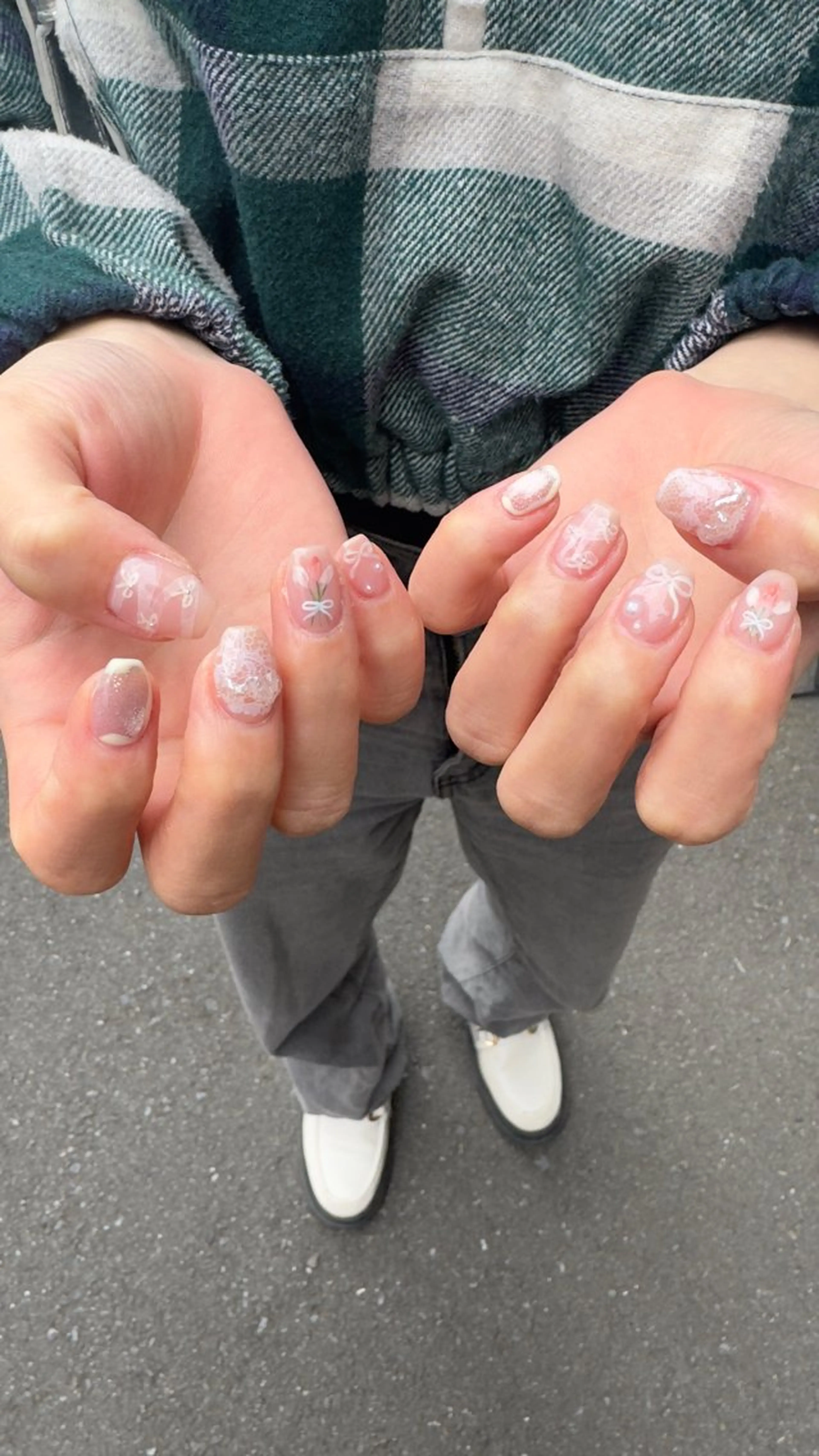 ネイル フラッシュネイル ホログラムネイル 韓国ネイル レース ラメ(グリッター) ハンドネイル MH_ Nailのネイルデザイン