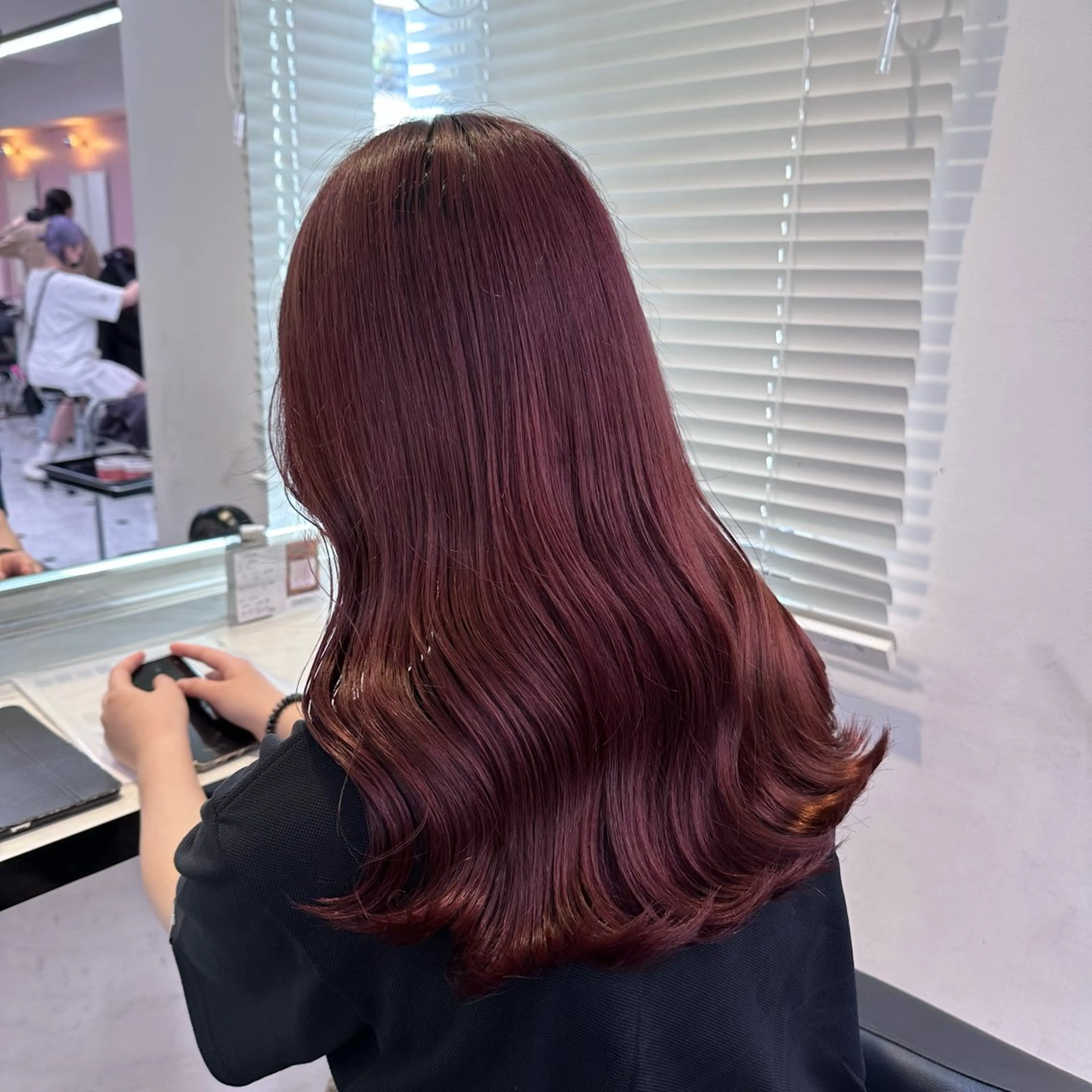 セミロング カラー カシス レッドカラー ヘアカラー 💖トレンド春夏 カラー💖FUTAのヘアスタイル