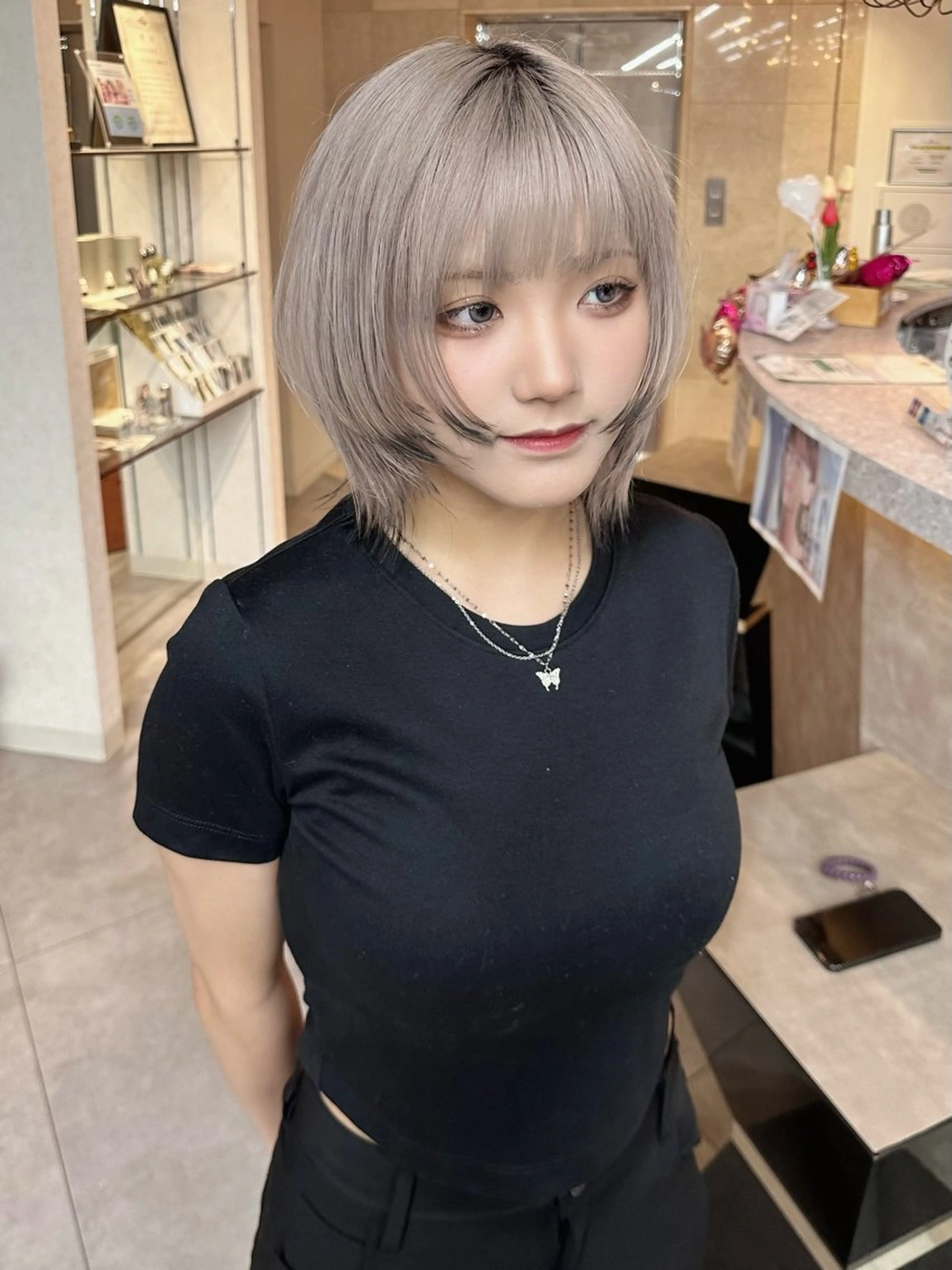 ミディアム カラー ウルフとハイトーン みっちー✂️のヘアスタイル