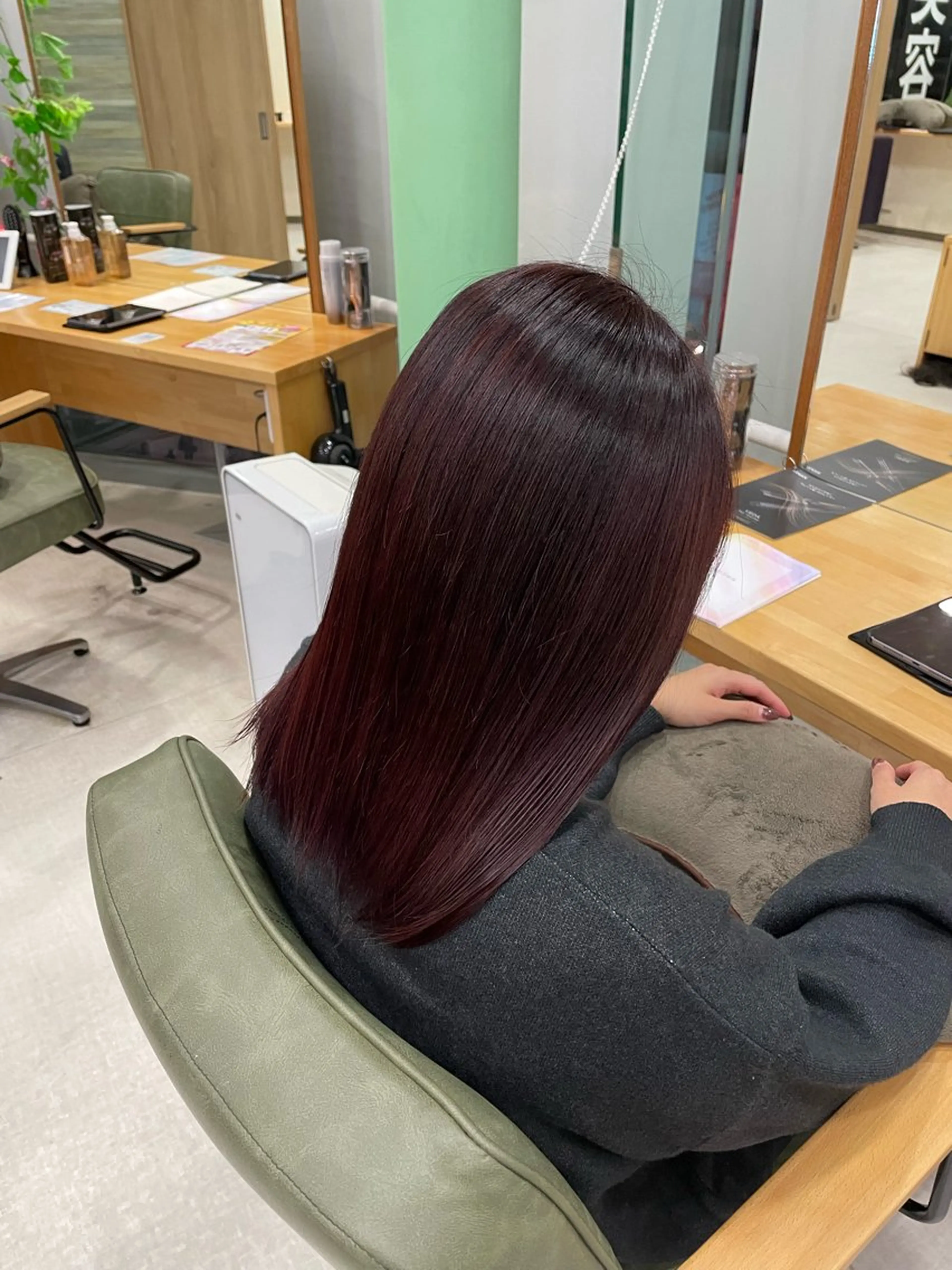 ミディアム カラー 謝花 萌のヘアスタイル