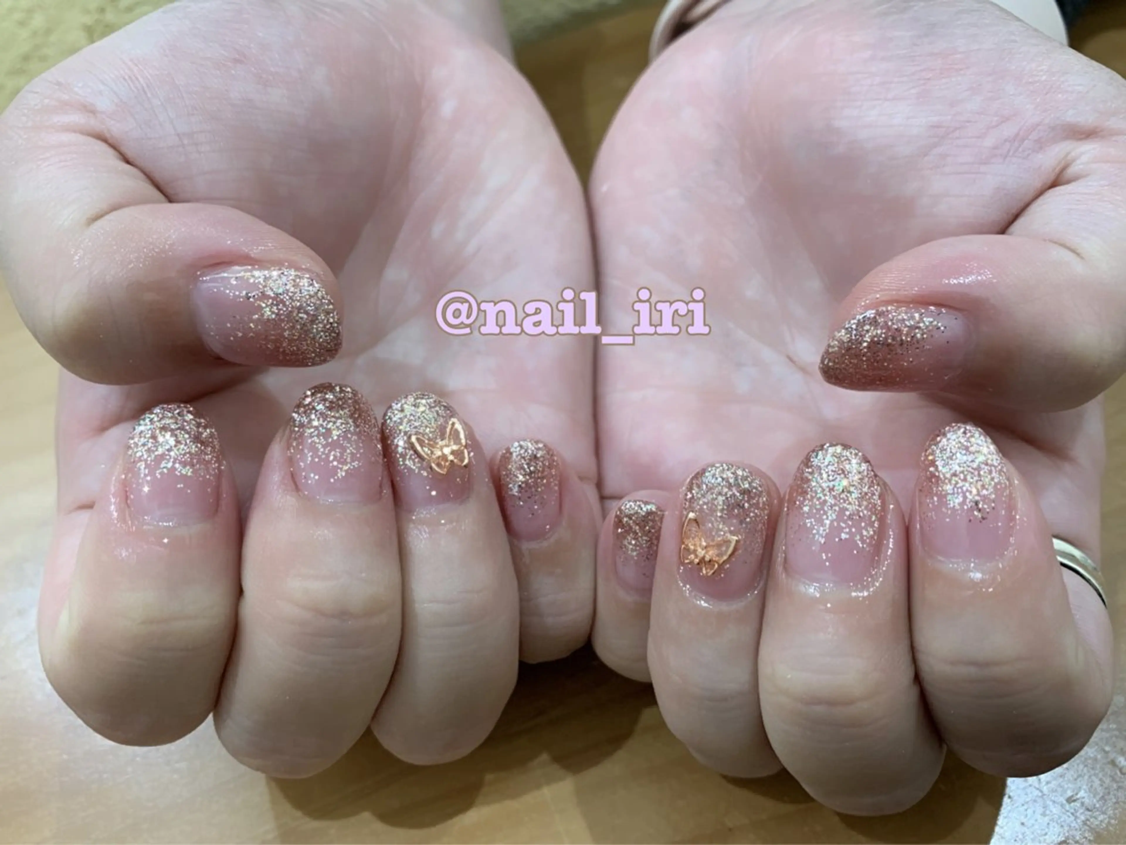 ネイル グラデーション ラメ(グリッター) ラメグラデーション 中川 愛理のネイルデザイン