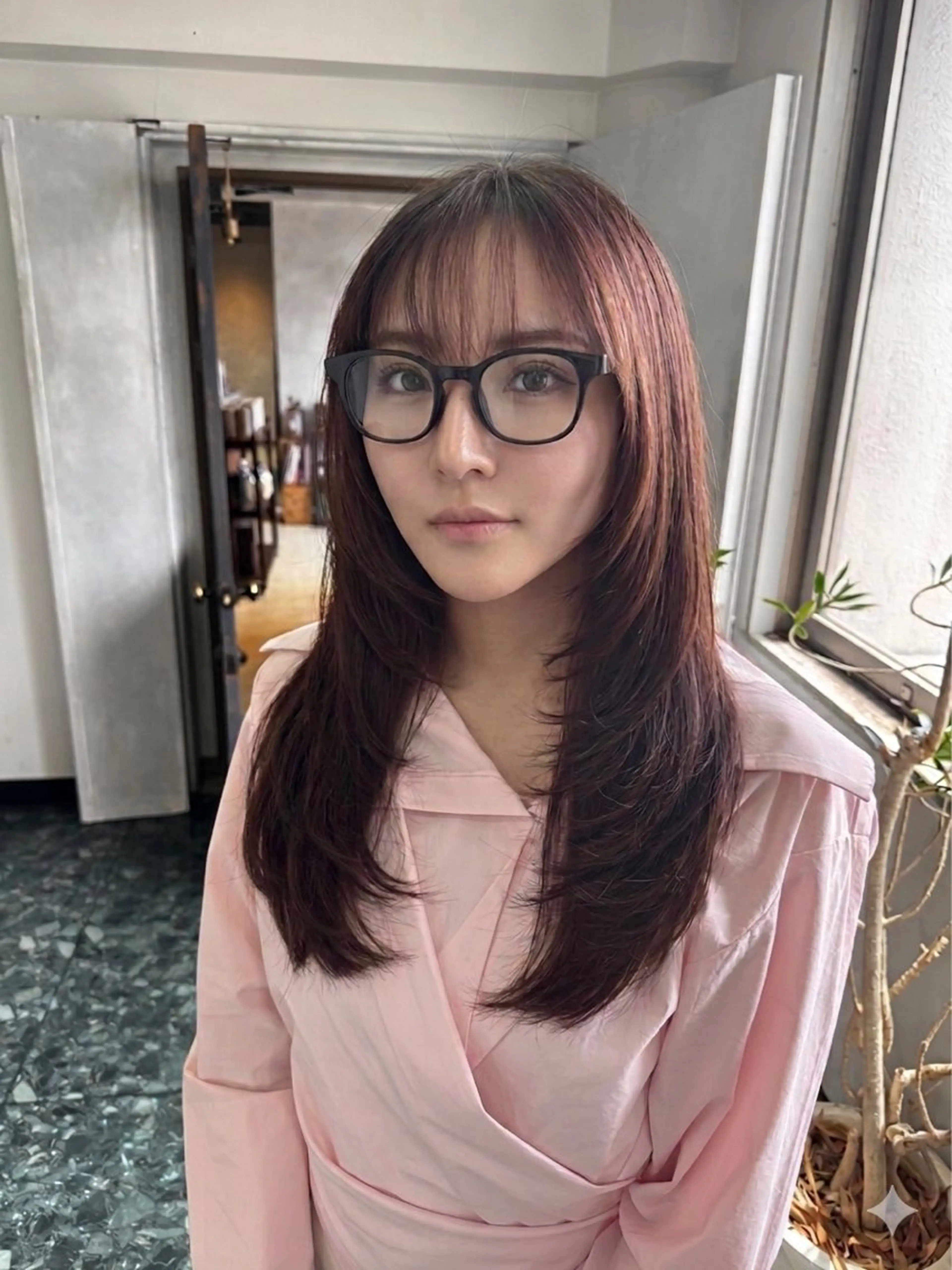 ロング レイヤーカット ロング シースルーバング カット 髪質改善レイヤー☻ カット☻岩本栄輝のヘアスタイル