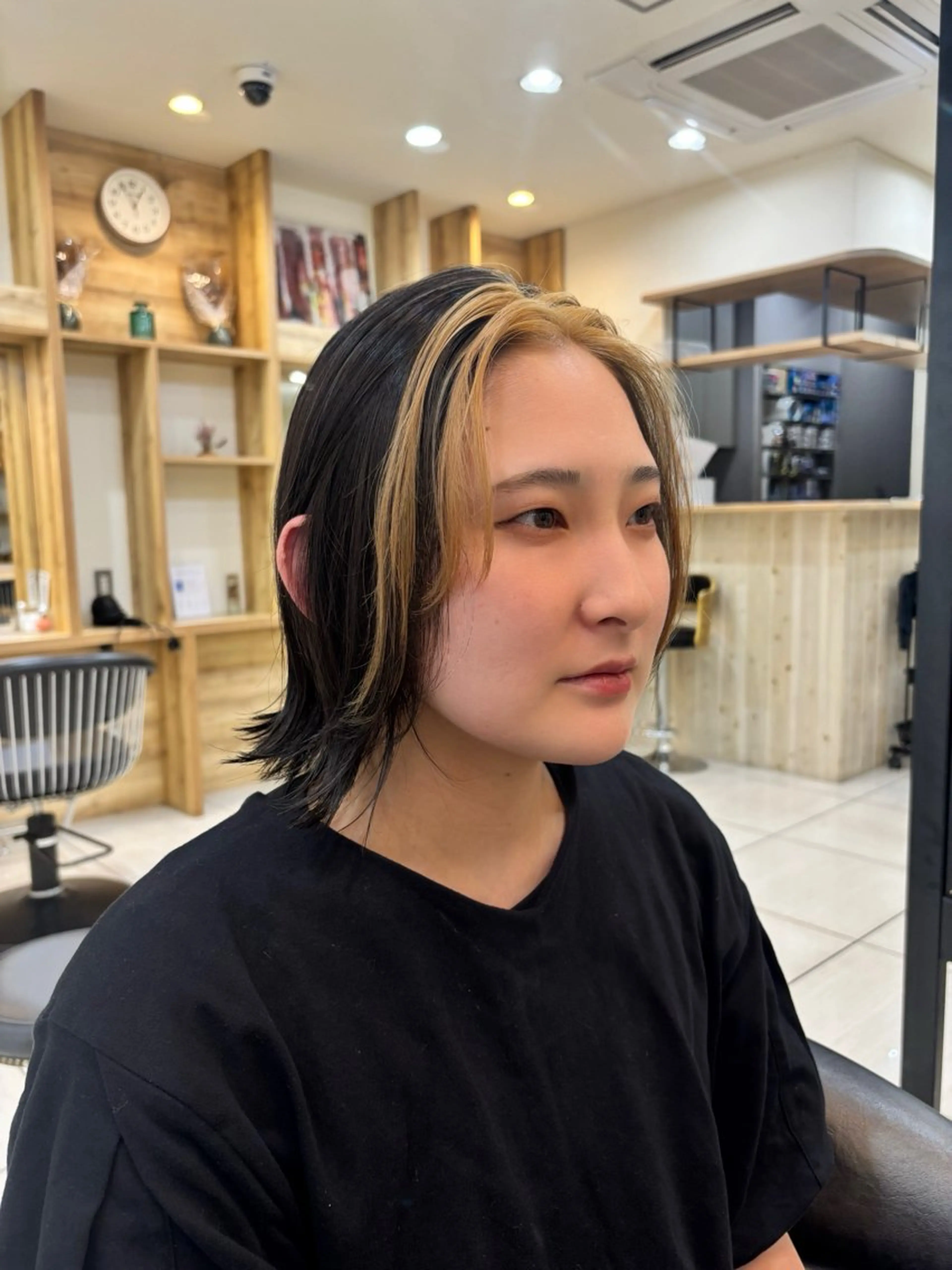 ミディアム カラー ミストバング ブリーチ デザインカラー  フェイスフレーミング かきあげバング ヘアカラー 田野倉NEXT店 美髪ニストのヘアスタイル