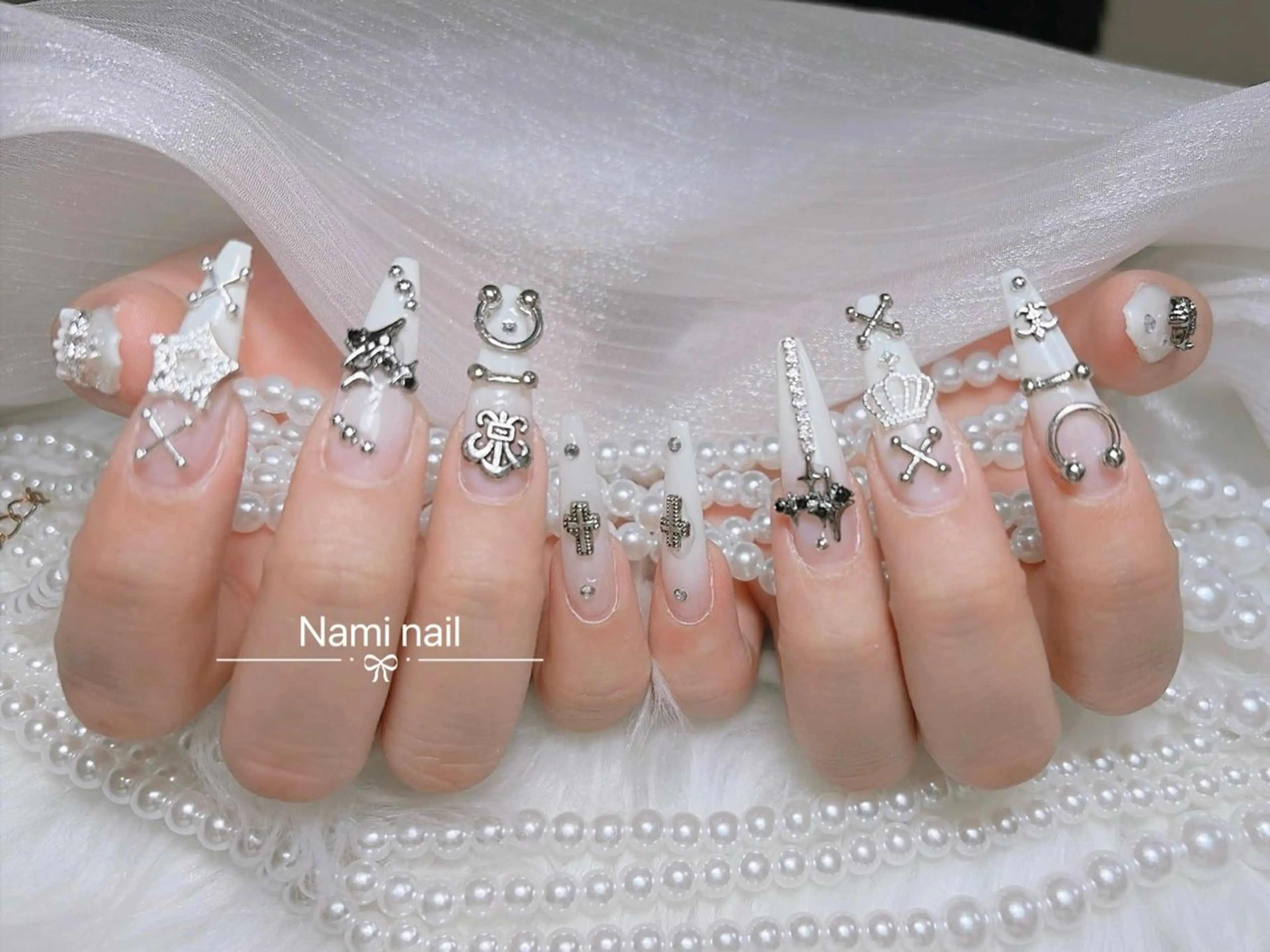 ネイル 長さ出し ガーリー 韓国ネイル ロングネイル 持ち込み ハンドネイル Nami nail salonのネイルデザイン