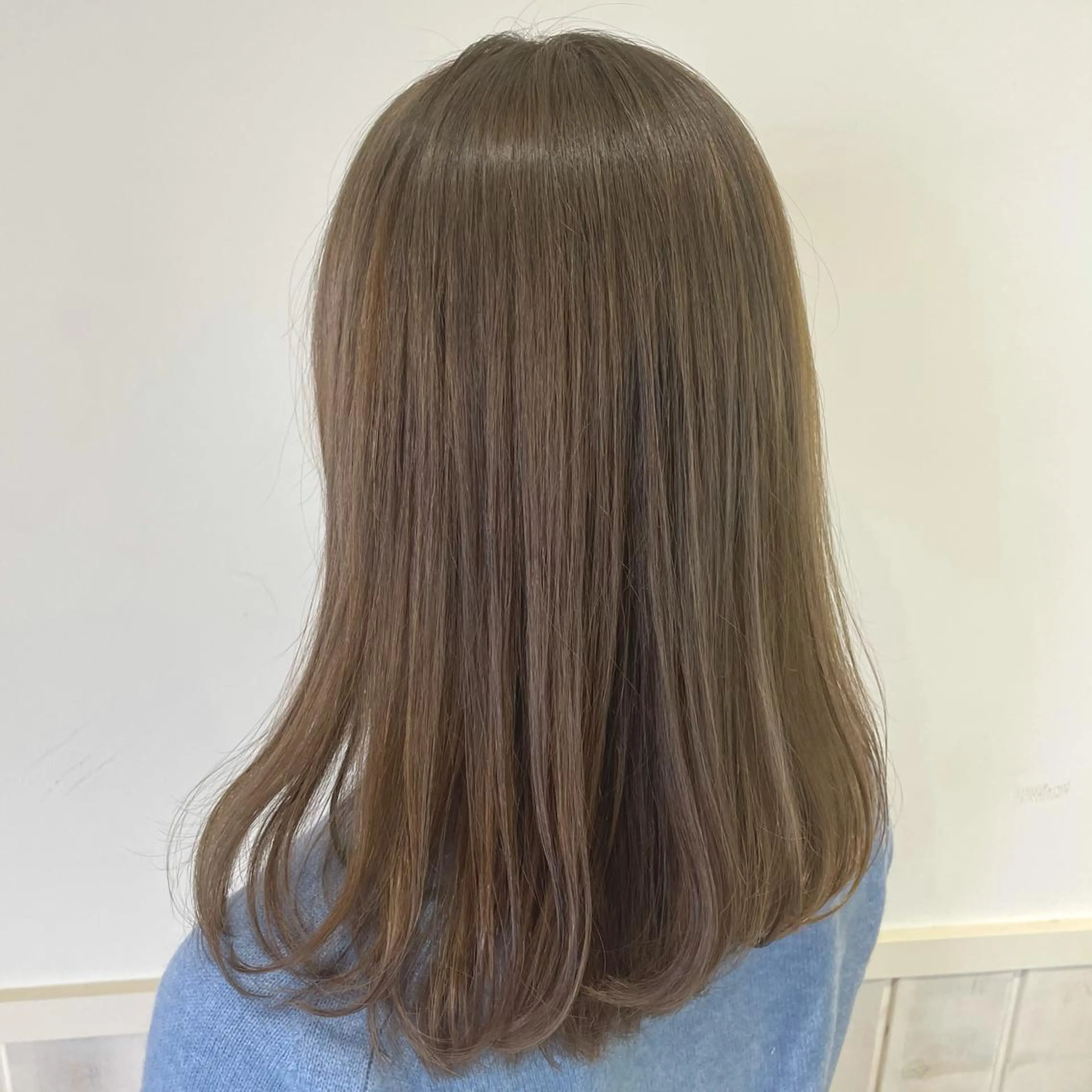 ミディアム カラー スナコザワ レナのヘアスタイル