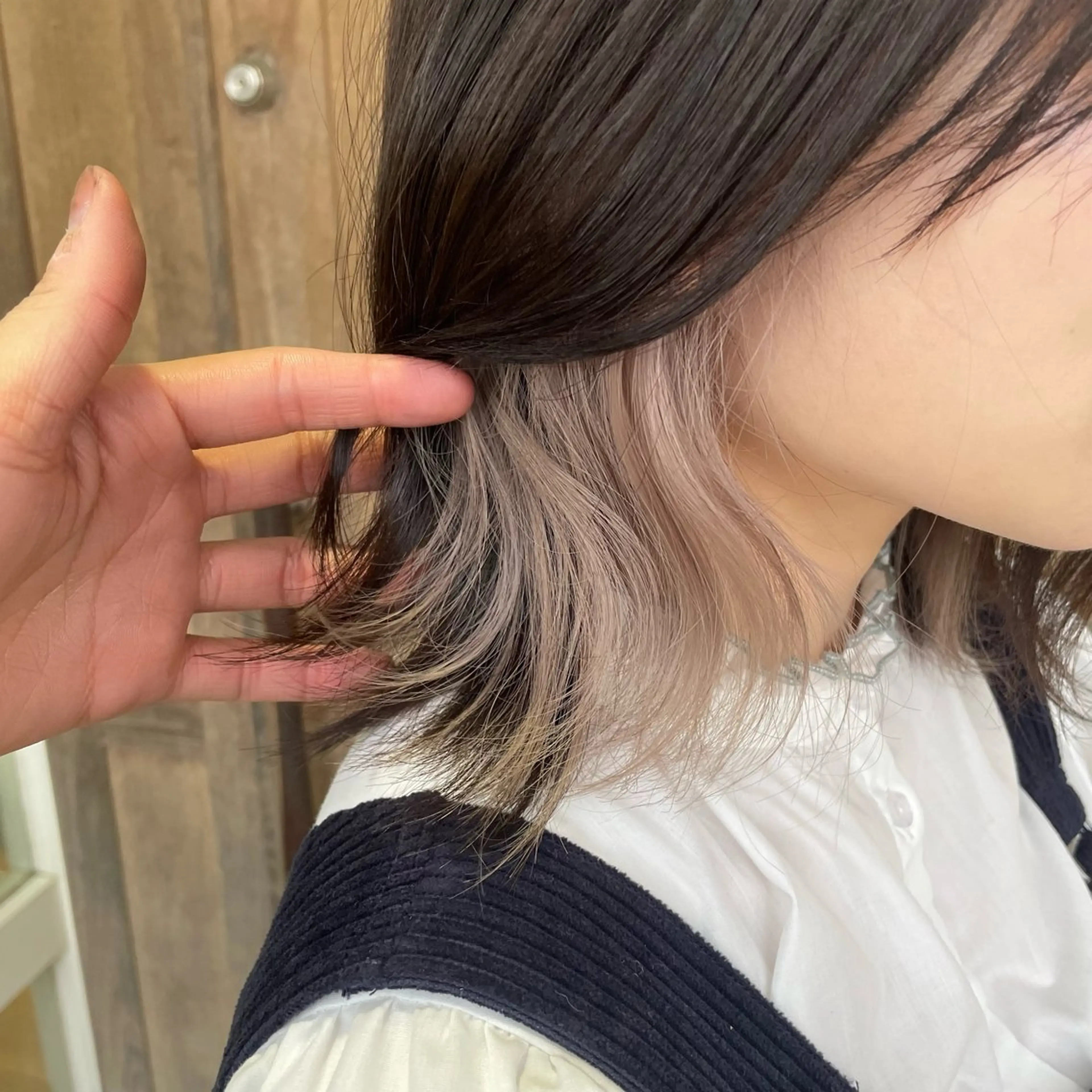 ミディアム 冨田 果歩のヘアスタイル