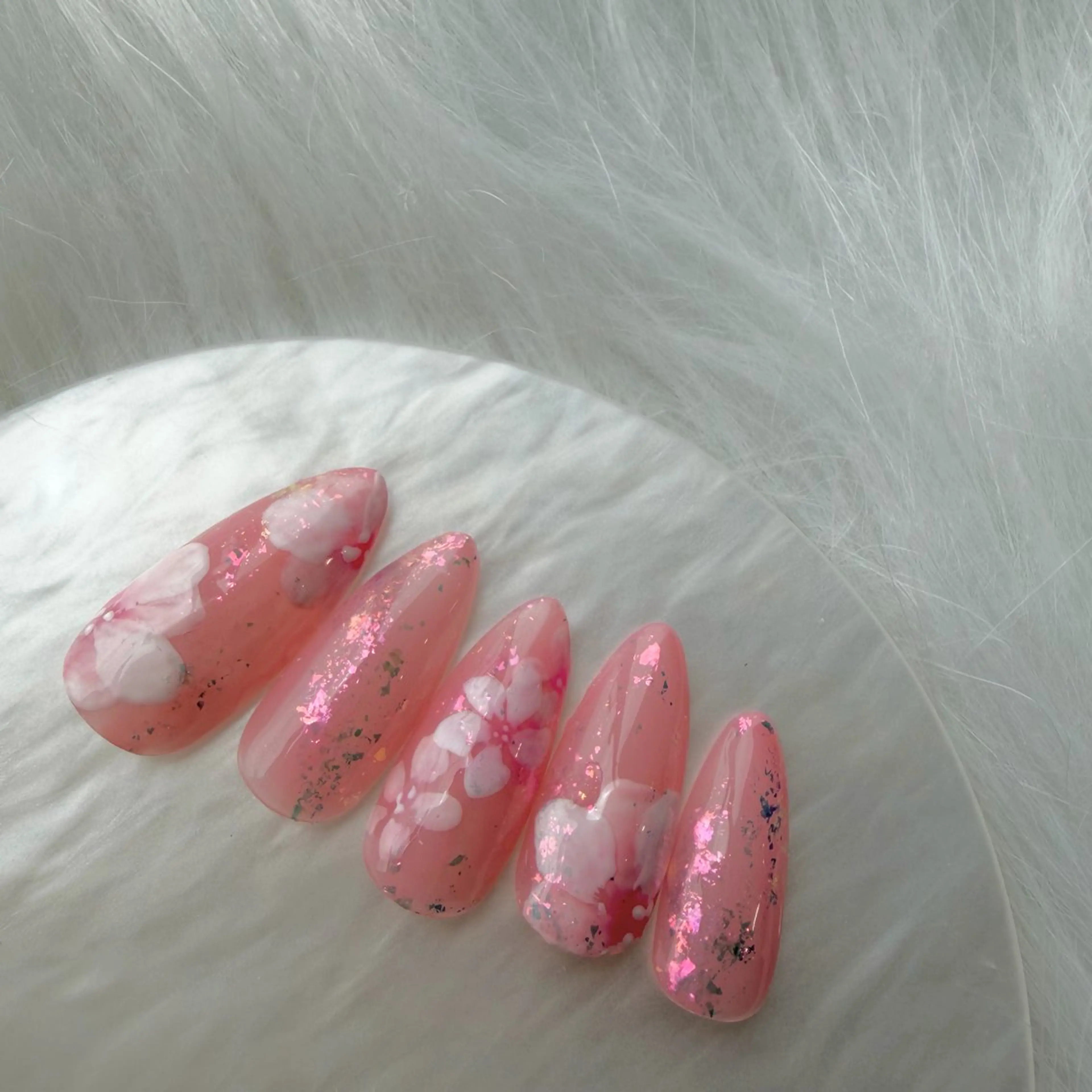 ネイル アートネイル フラワーネイル ピンク シンプルネイル 春ネイル ハンドネイル MEI 🍑 nail OAKのネイルデザイン