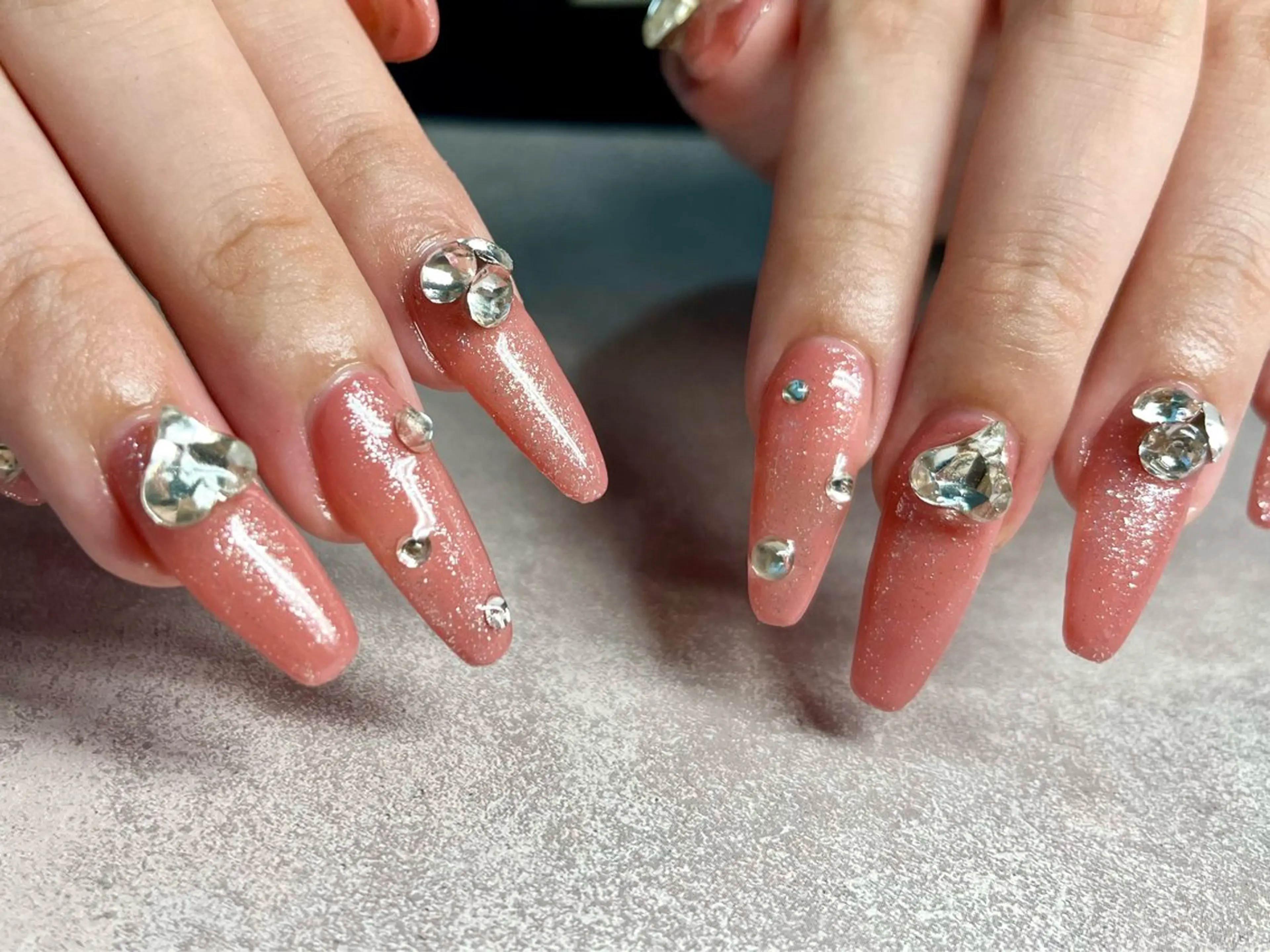 ネイル キラキラネイル ワンカラーネイル ピンク ストーンネイル ネイルサロン kupuのネイルデザイン