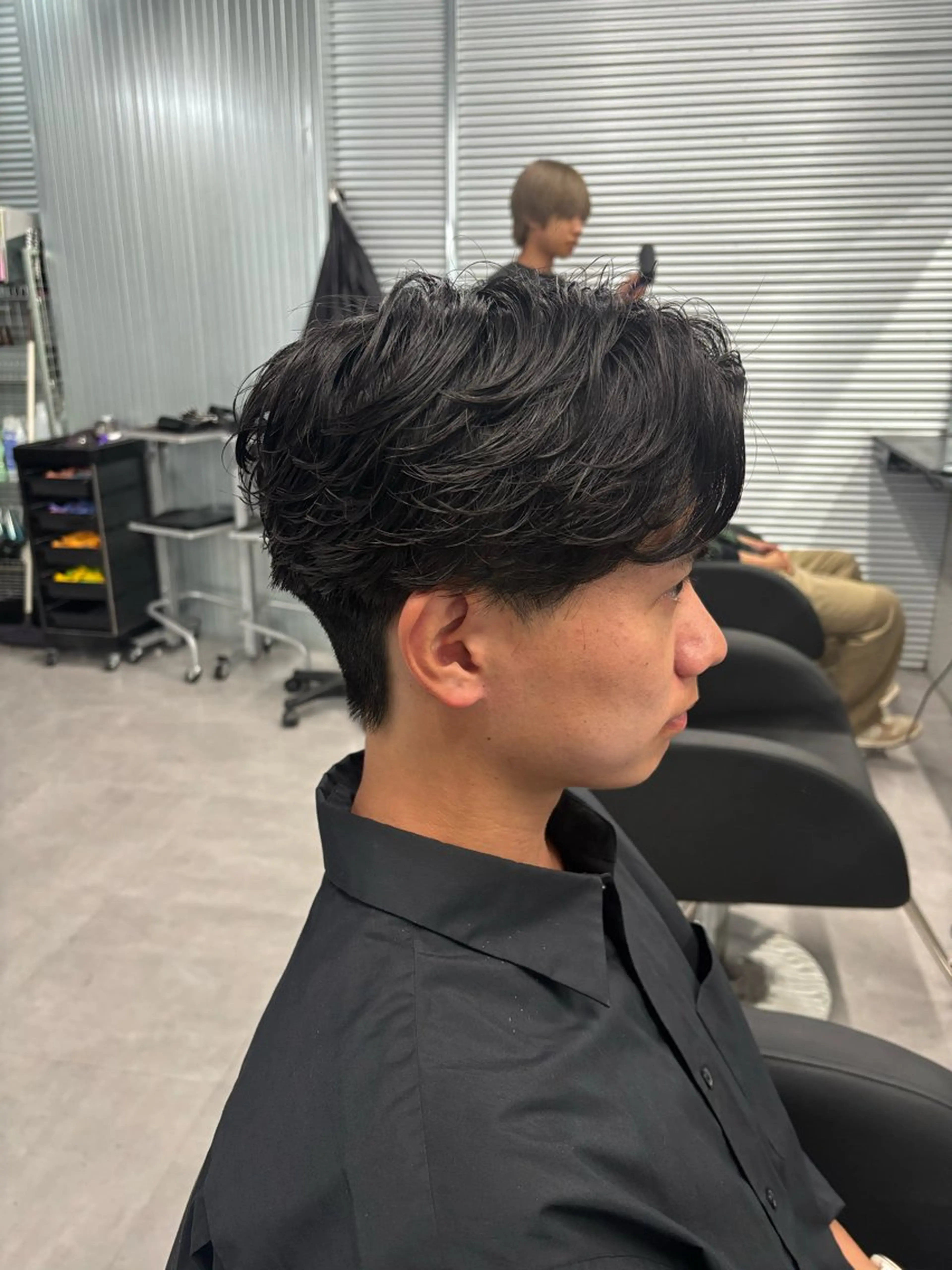 パーマ メンズ フェザーパーマ メンズパーマ ニュアンスパーマ カット パーマ 波巻き/ツイスパ/ 短髪/鈴木俊也のヘアスタイル