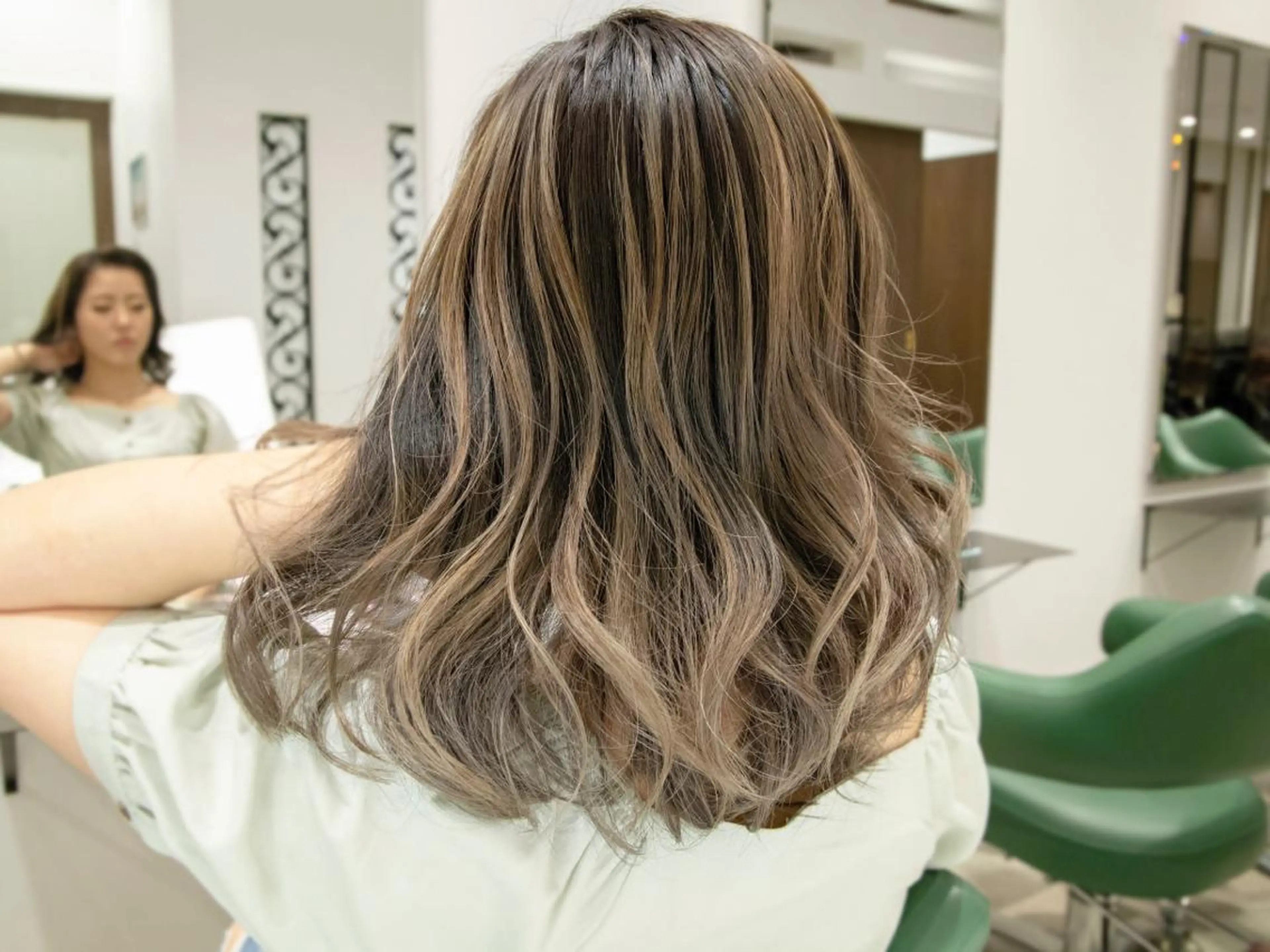 ミディアム カラー Re:ta Hair 飯田淳平のヘアスタイル