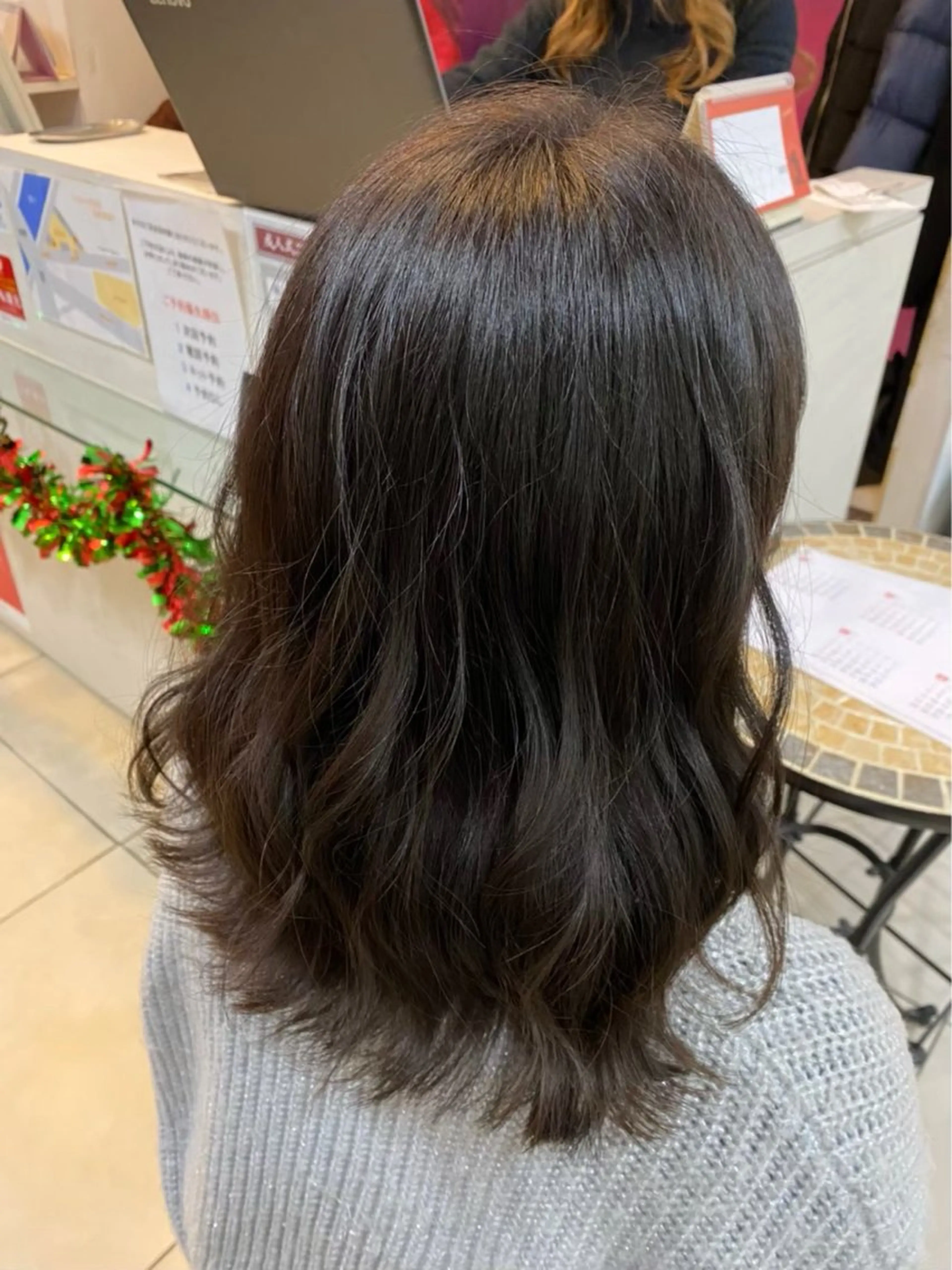 セミロング [髪質改善カラー] 佐藤唯花🦋のヘアスタイル