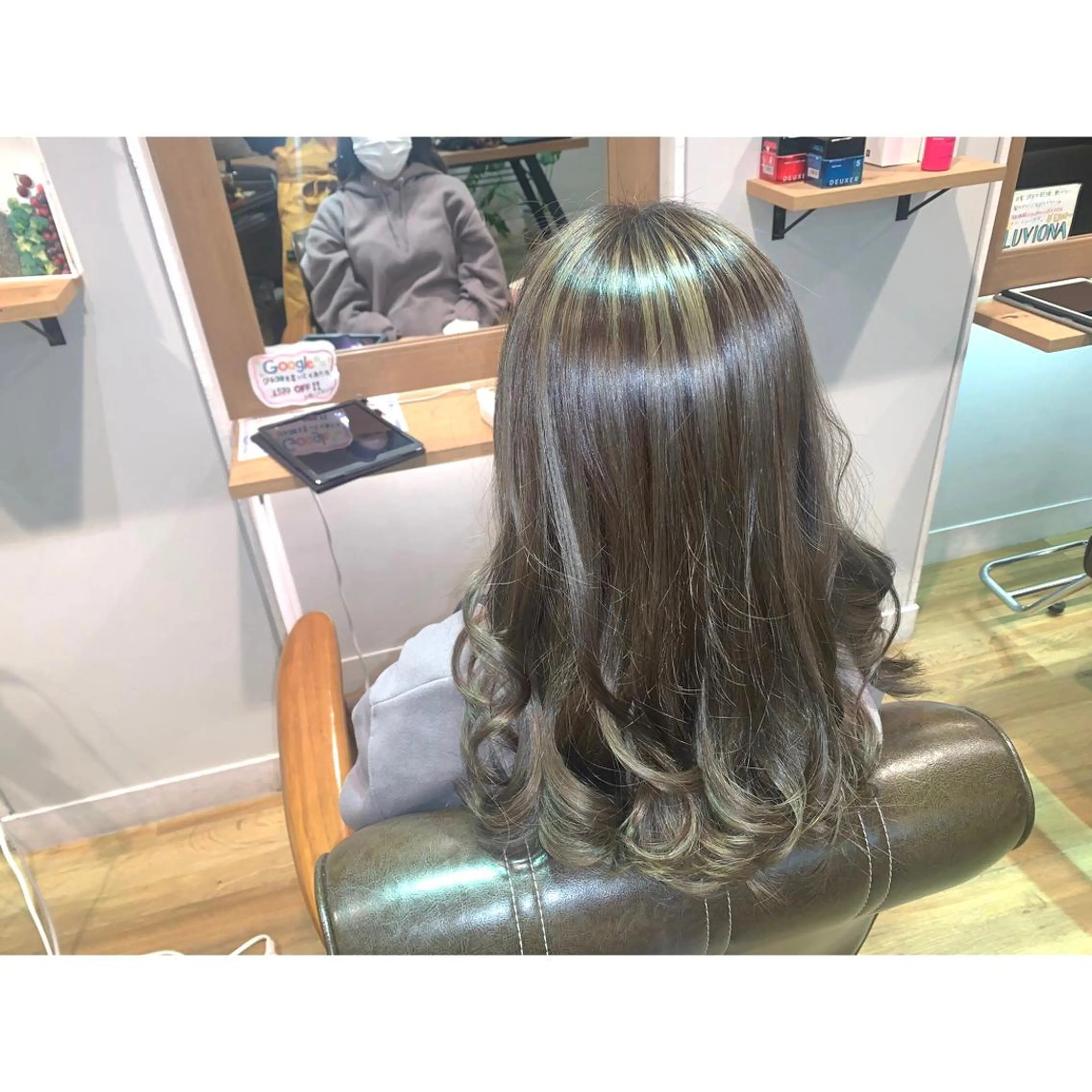 ロング カラー アッシュ ツキダテ ユイのヘアスタイル