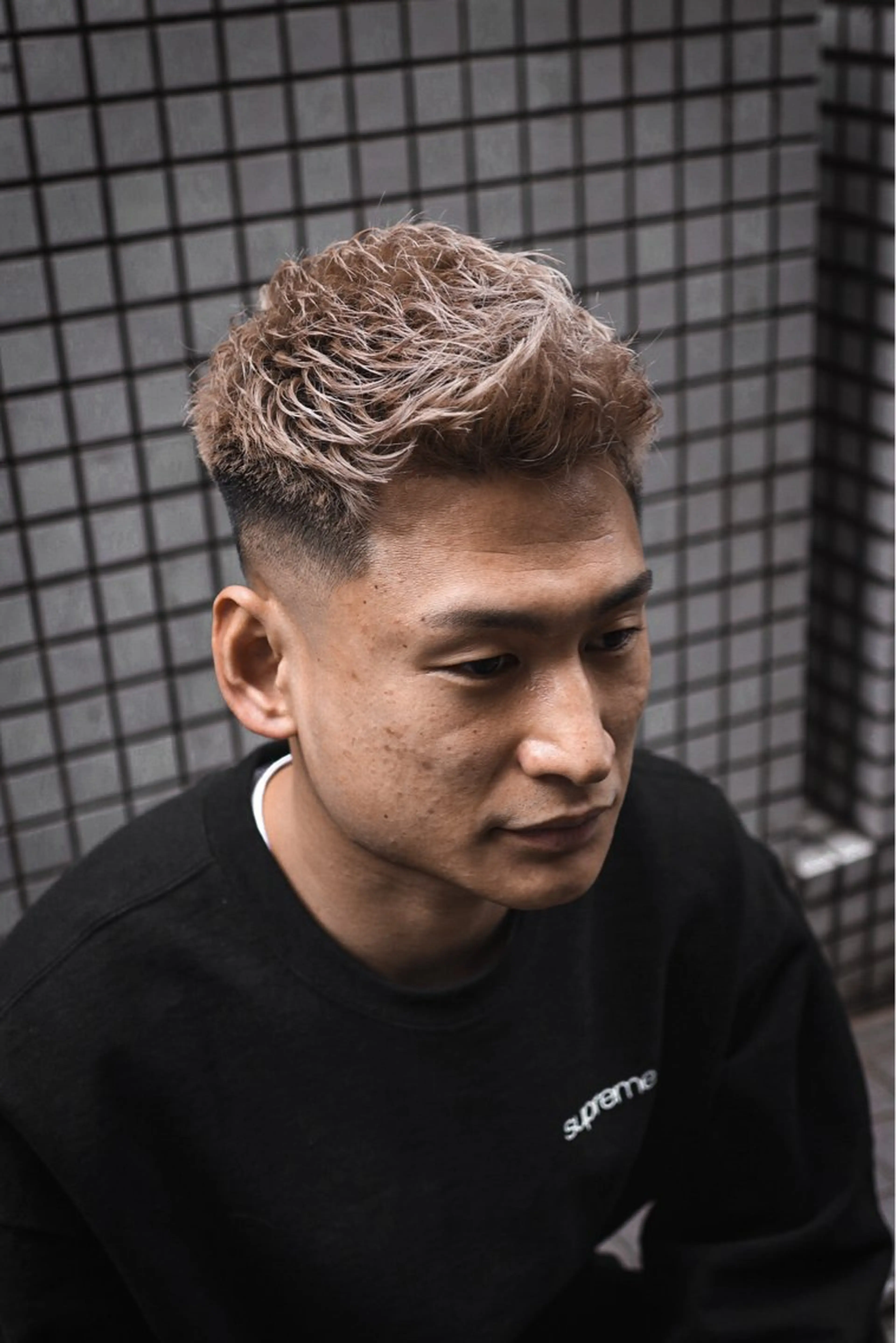 ショート カラー パーマ メンズ メンズブリーチ フェードカット カルマパーマ メンズメッシュ モヒカン 💈men's💈 satoru中目黒のヘアスタイル