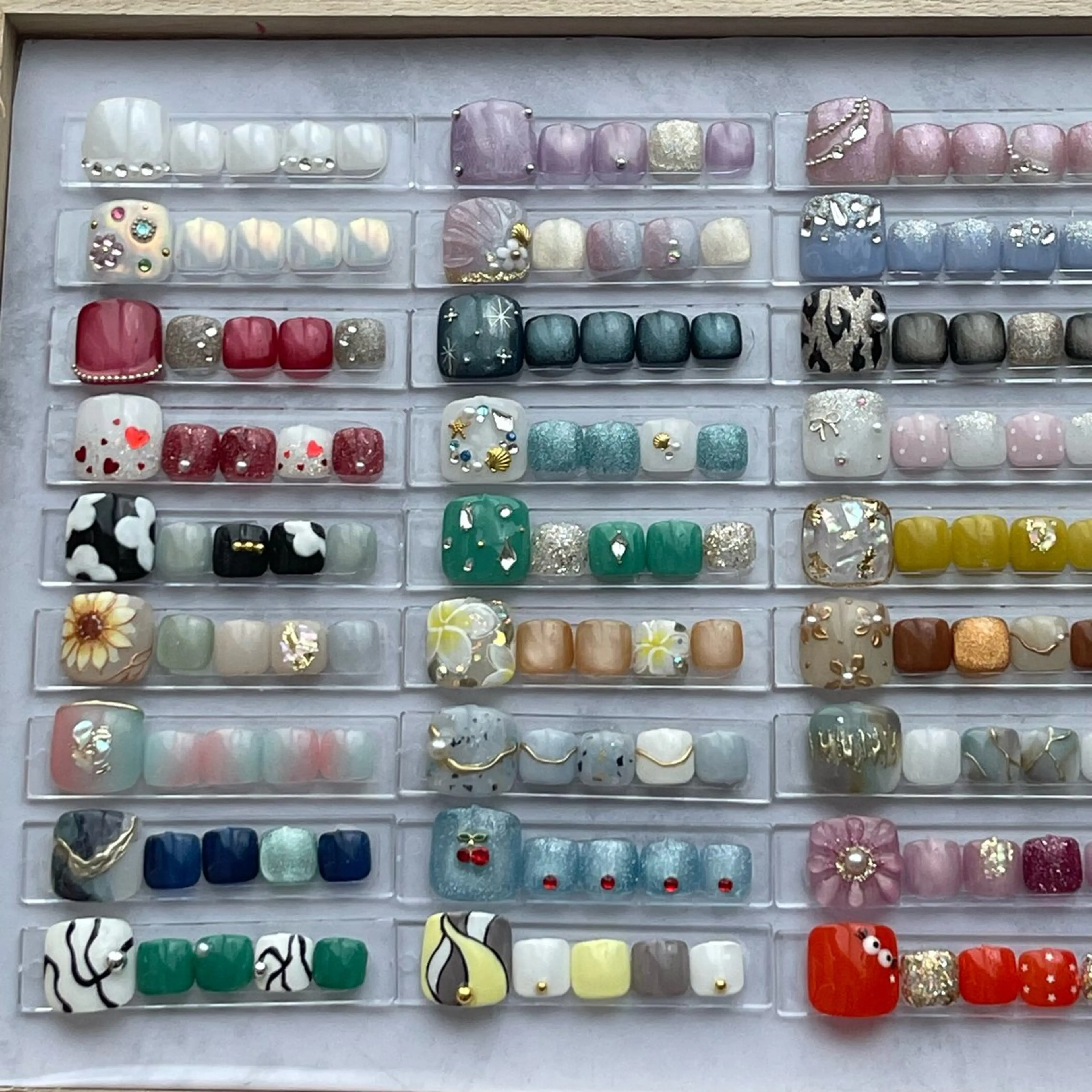 ネイル フットネイル Luccica nailのネイルデザイン