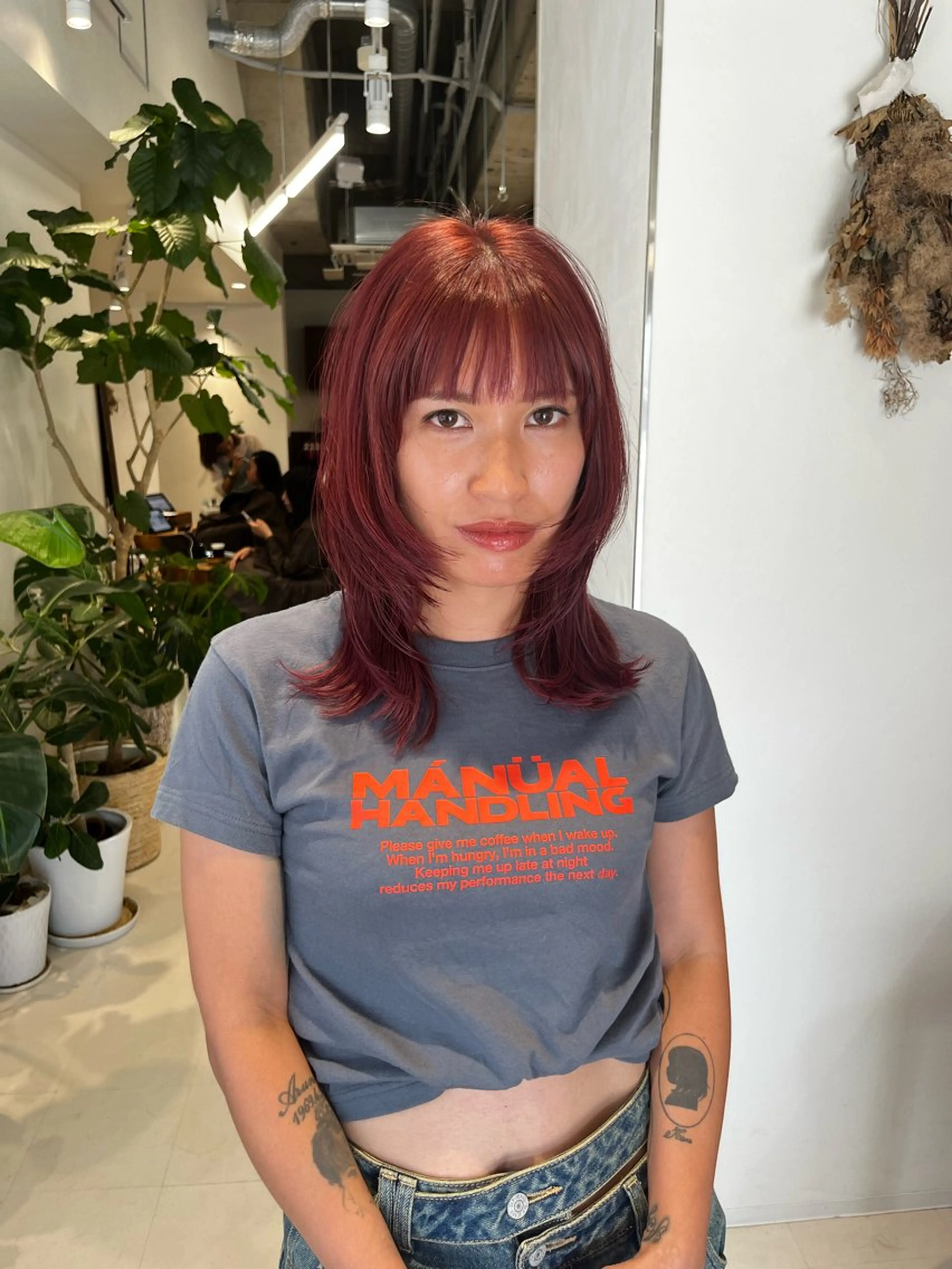 ミディアム カラー ボルドーカラー レイヤーカット カット ヘアカラー トリートメント レイヤーカット/ブラ ウンカラー/河野凜のヘアスタイル