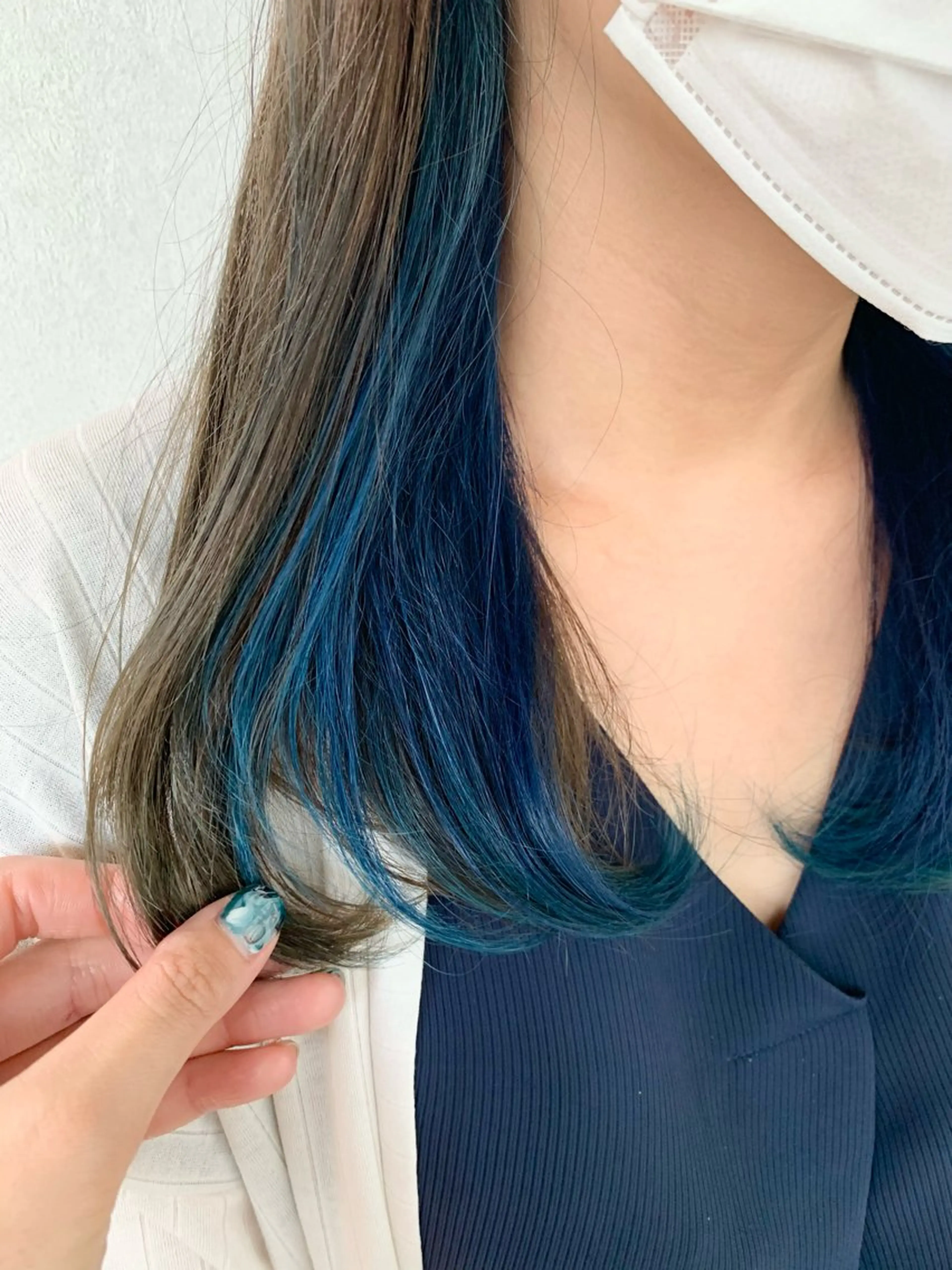 ミディアム カラー ブリーチ ブルーカラー インナーカラー 🪐脱白髪染め 🪐松尾菜々美のヘアスタイル