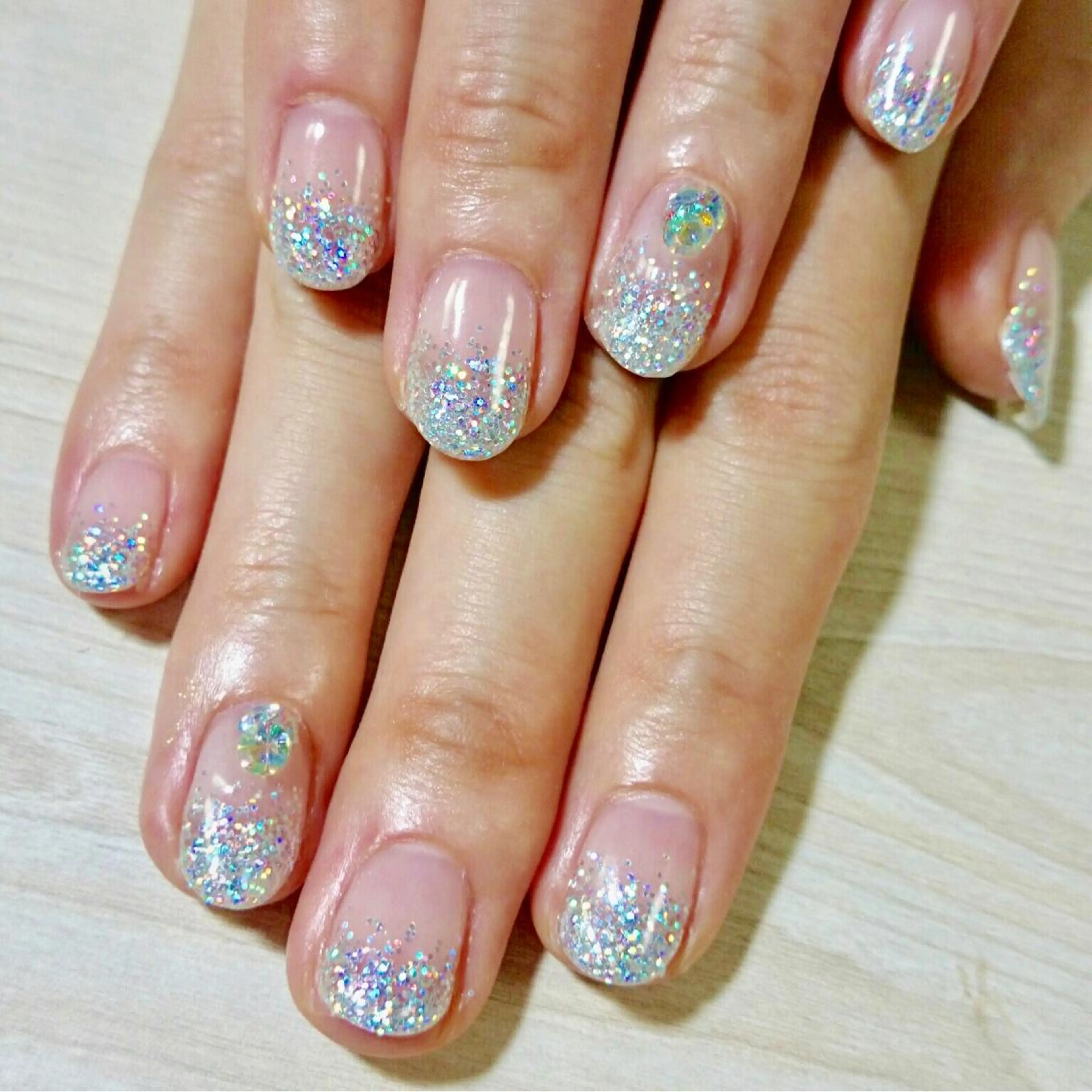 ネイル グラデーション ラメ(グリッター) ラメグラデーション 安藤 Charlotteのネイルデザイン