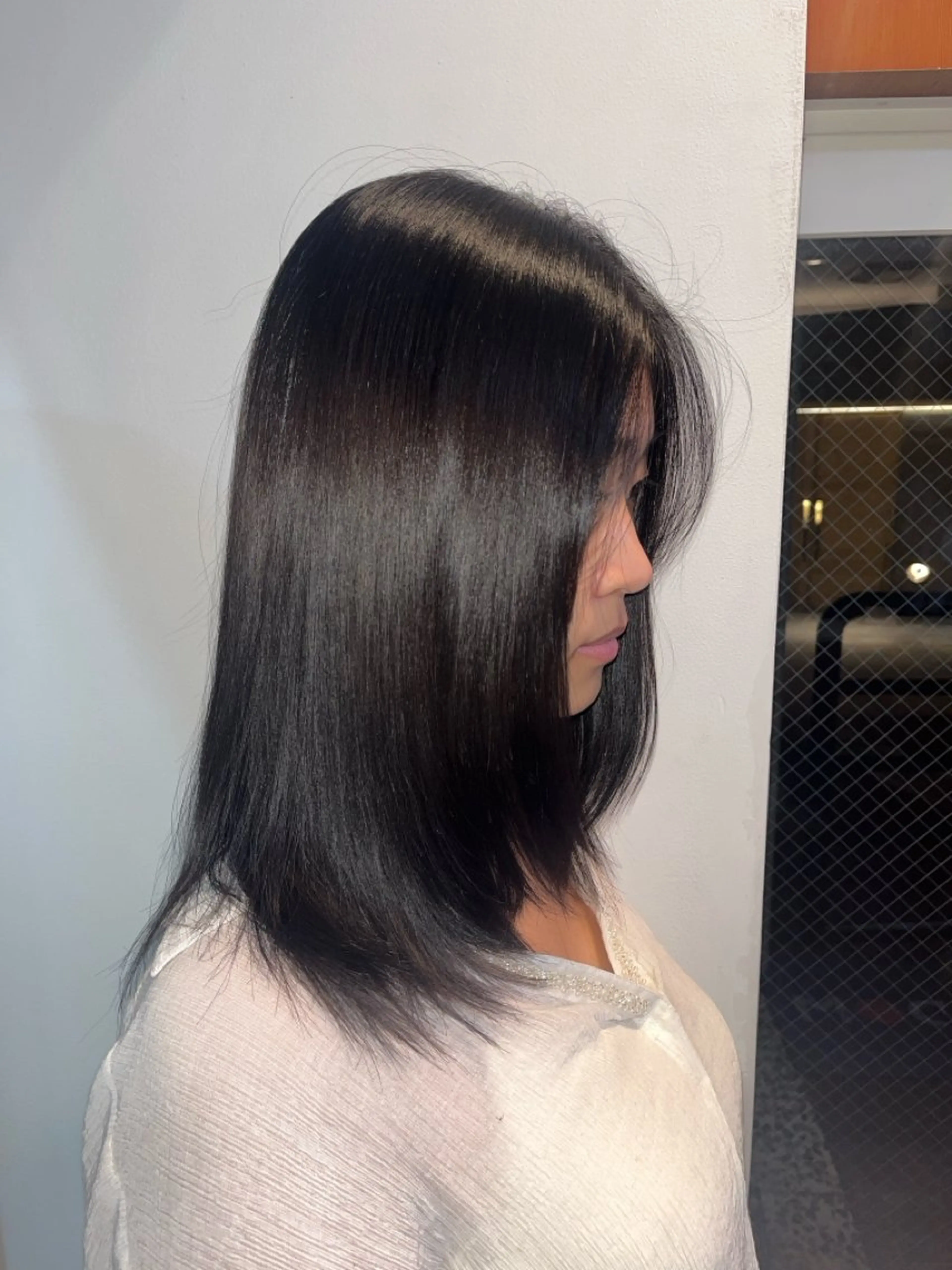 セミロング カラー 透明感カラー イルミナカラー 吉田 理那のヘアスタイル