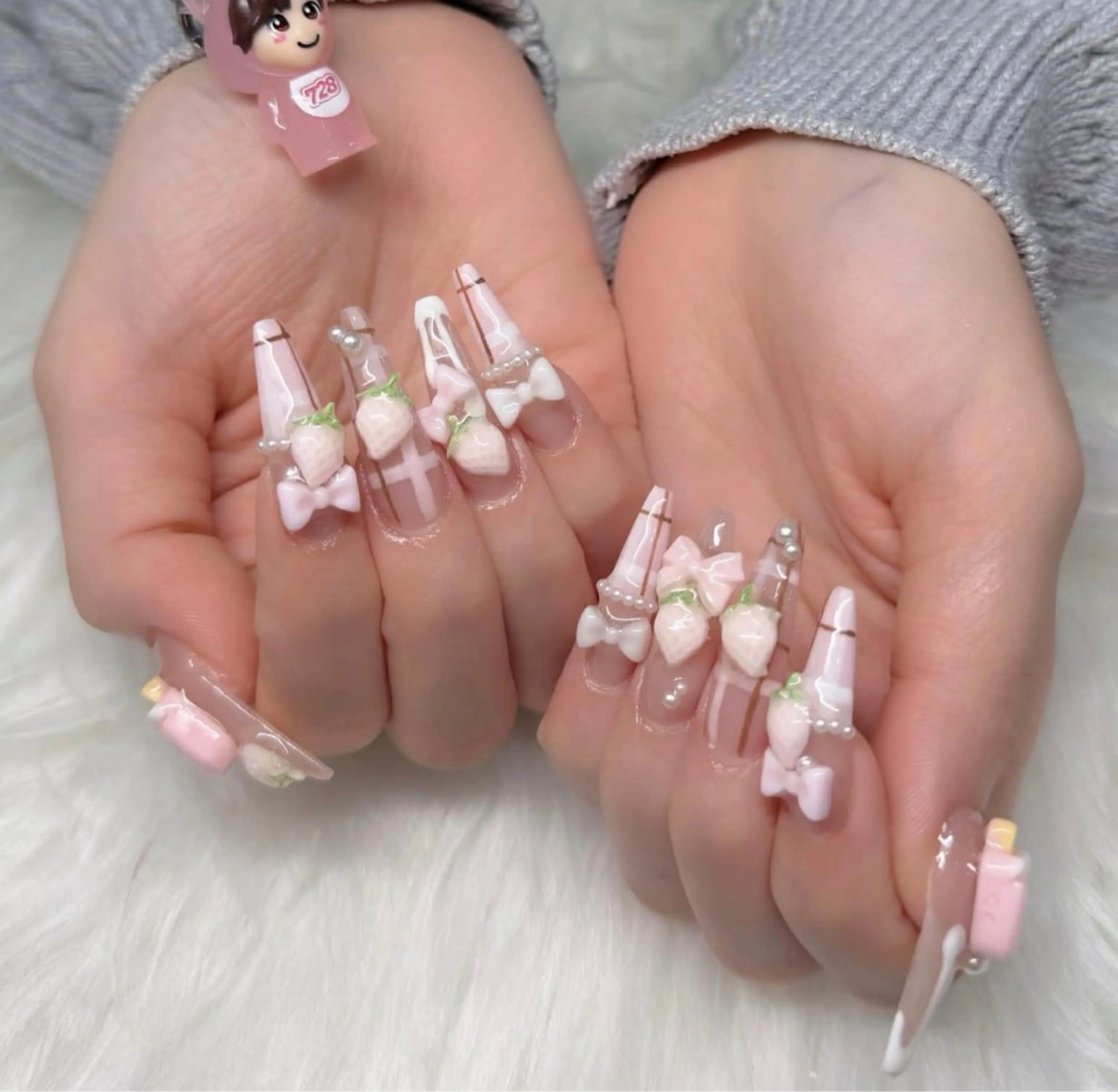 ハンドネイル 波 なみのネイルデザイン