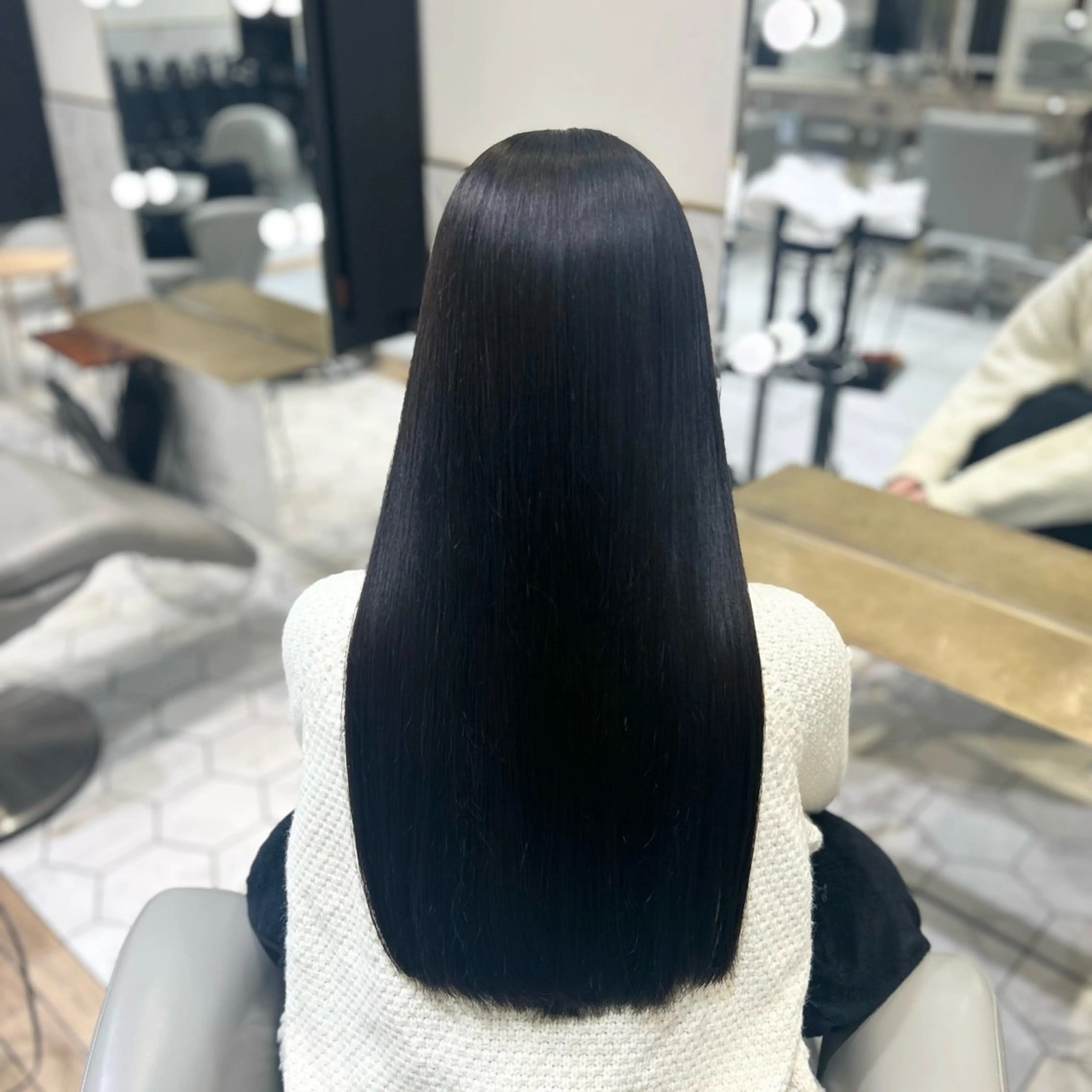 カラー costes 今井芽依のヘアスタイル