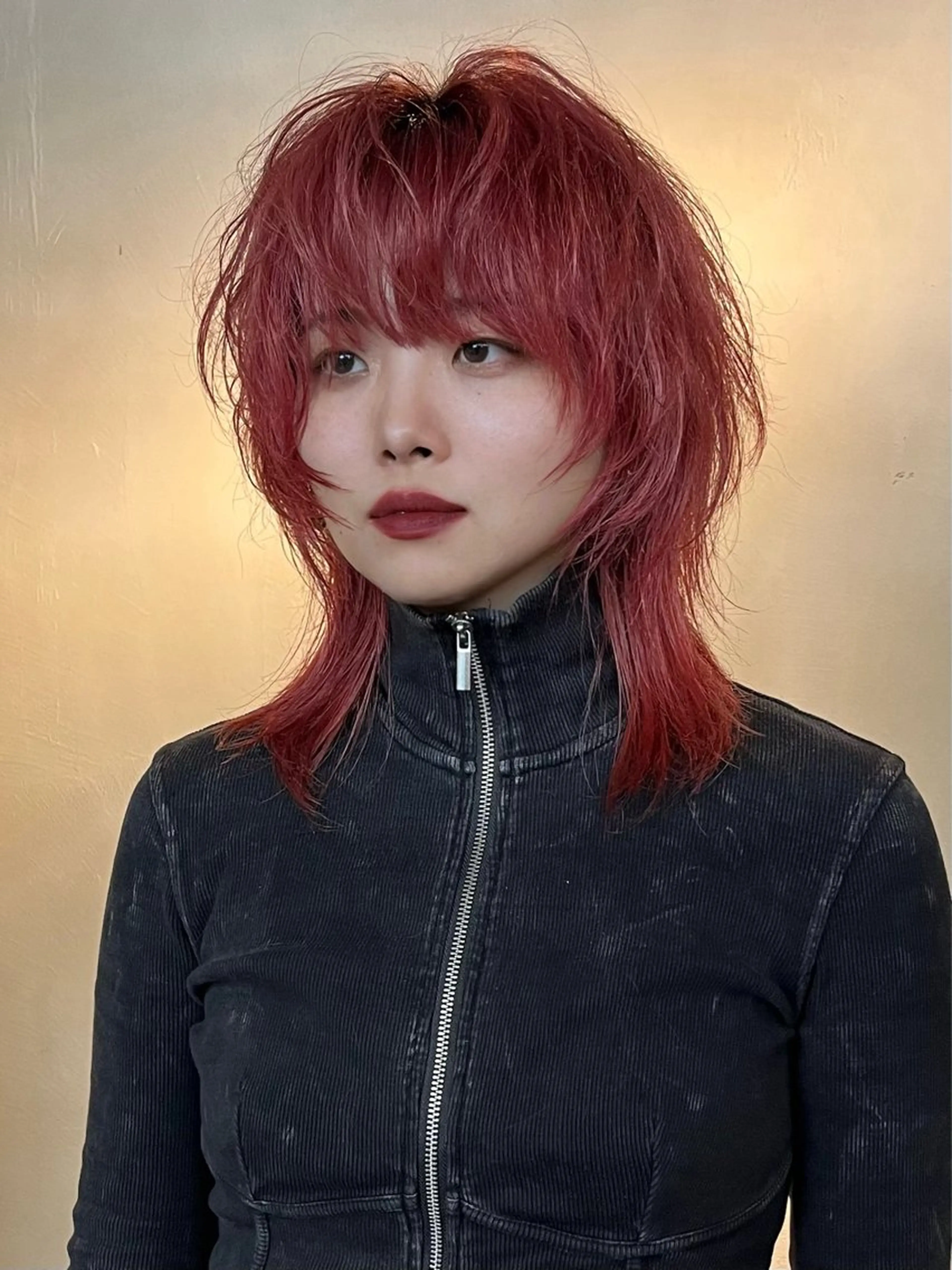 セミロング カラー イツク ⚡️ ルーツ/ハイトーンのヘアスタイル