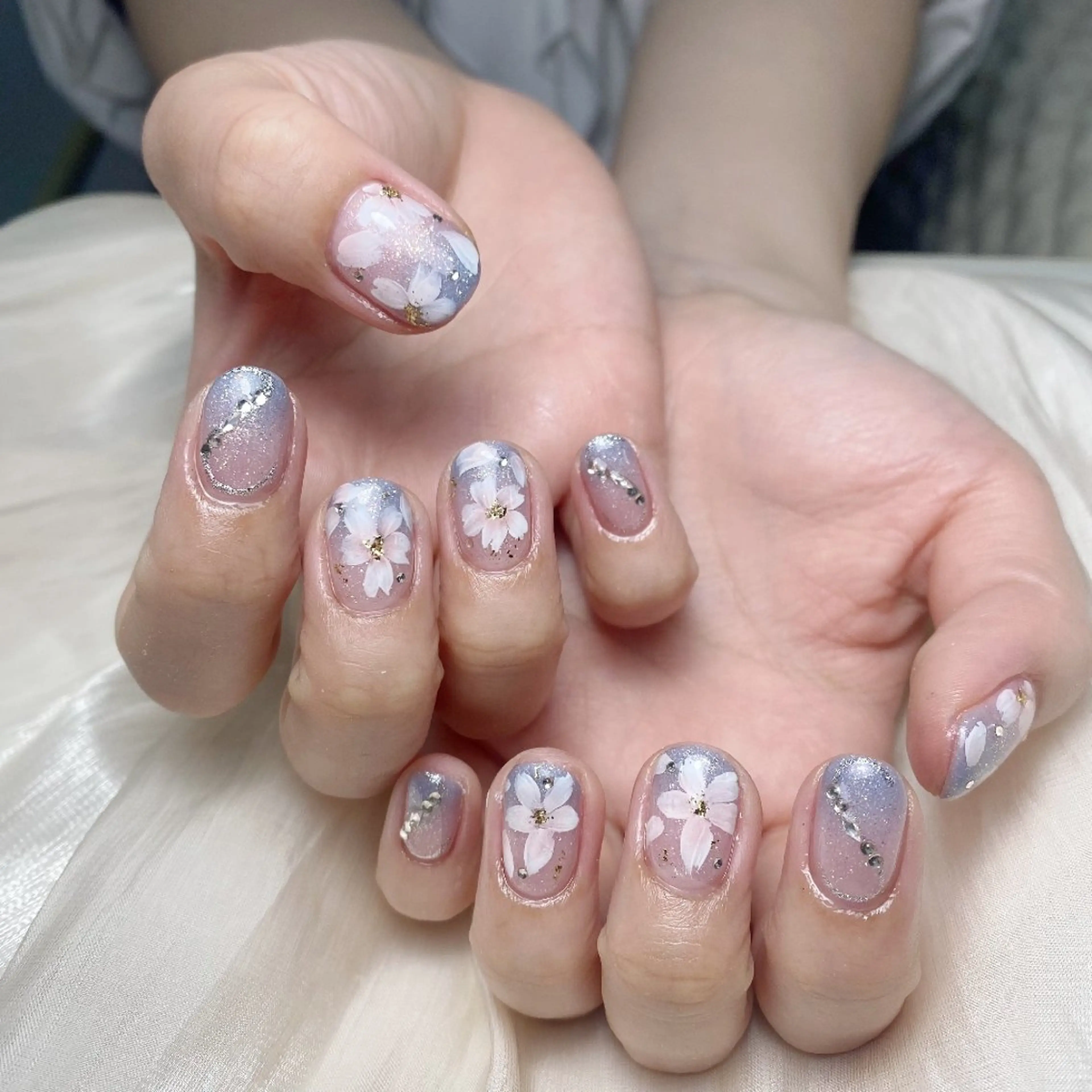 ネイル チークネイル フレンチネイル ジェルネイル ガーリー キラキラネイル ハンドネイル UM Nail Salonのネイルデザイン
