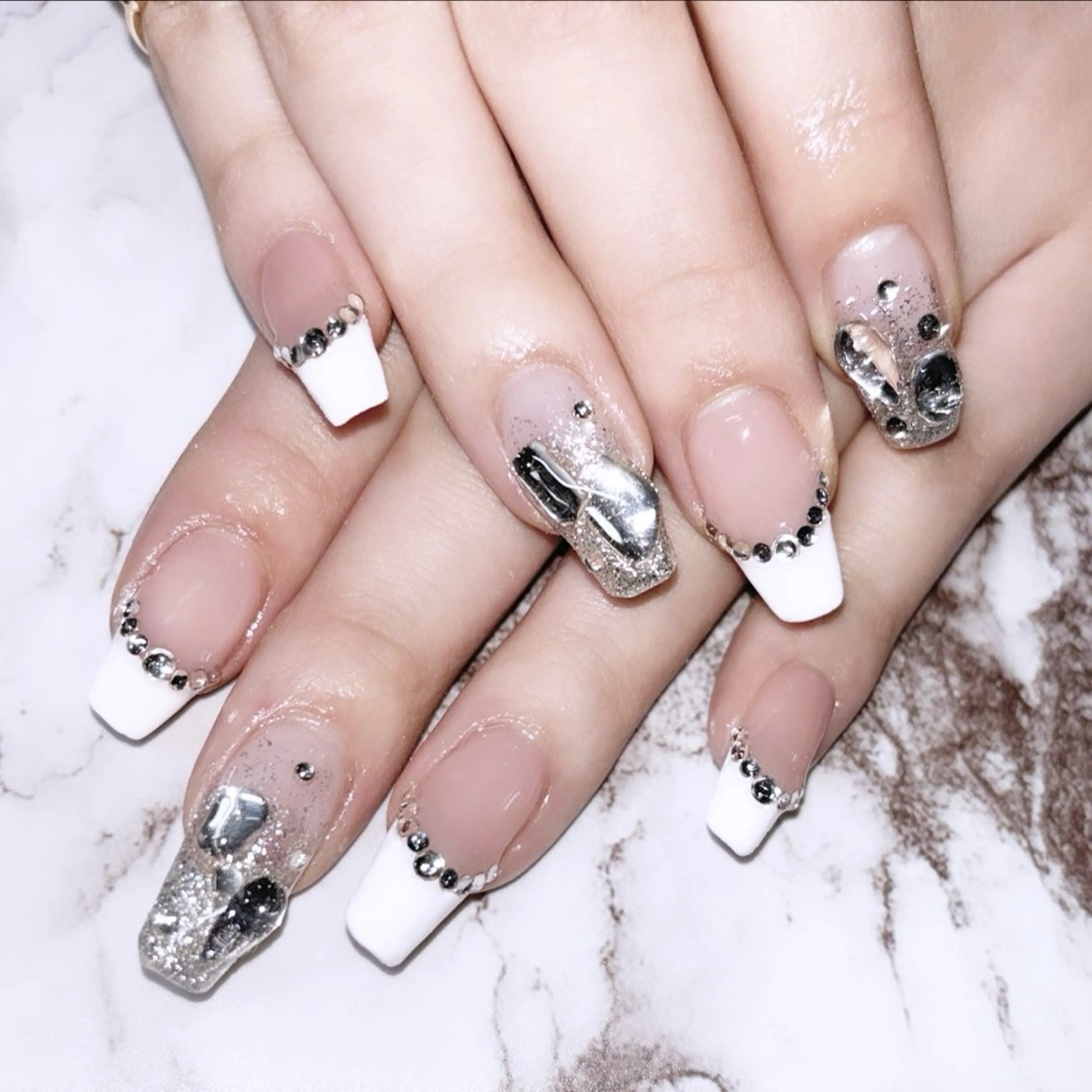 ネイル フレンチネイル ラメ(グリッター) ラメグラデーション ハンドネイル ハンドケア 竹内 ことよのネイルデザイン